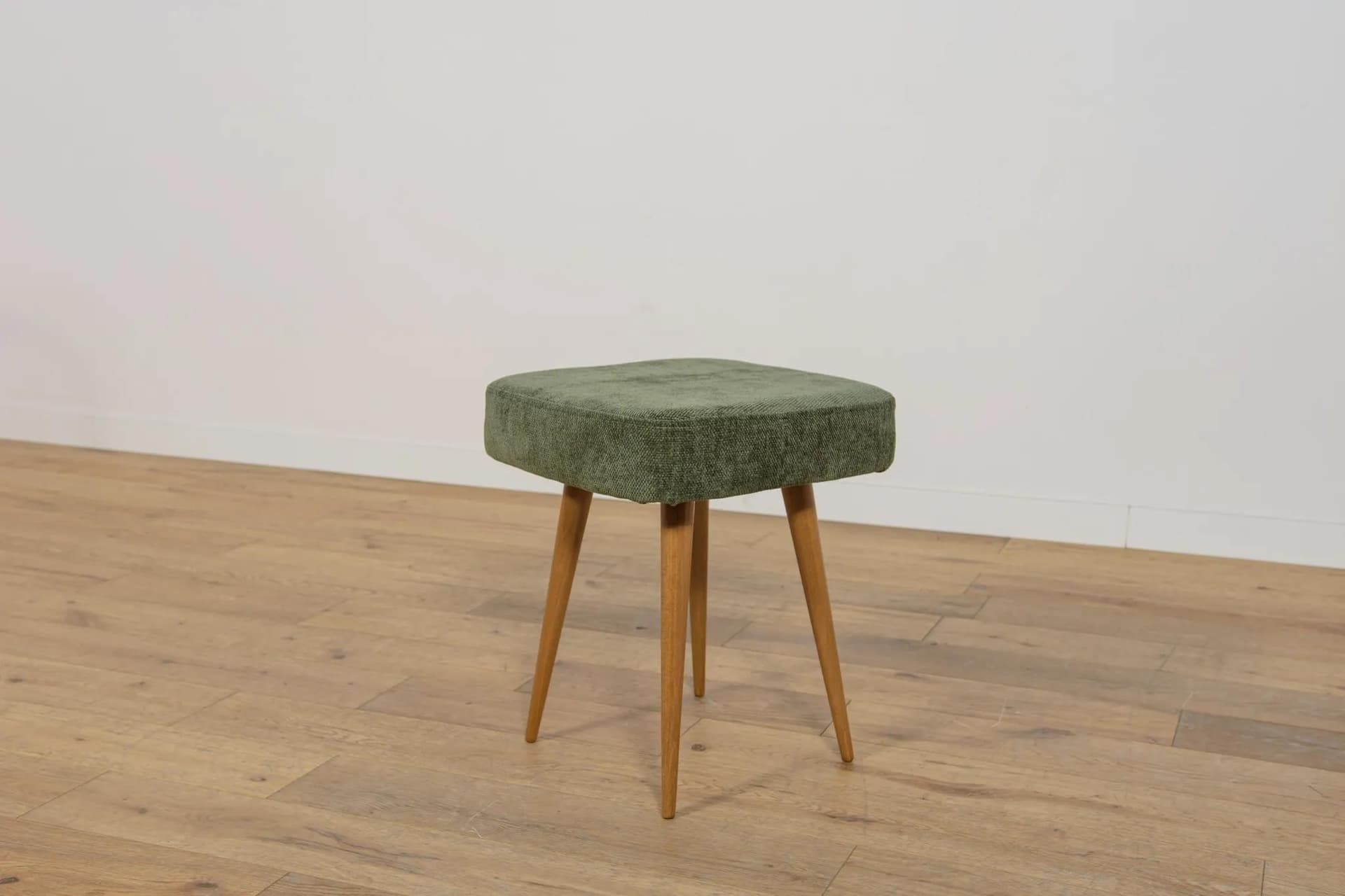 Stołek, oliwkowa wełna, buk, Polska, lata 70. - 71702