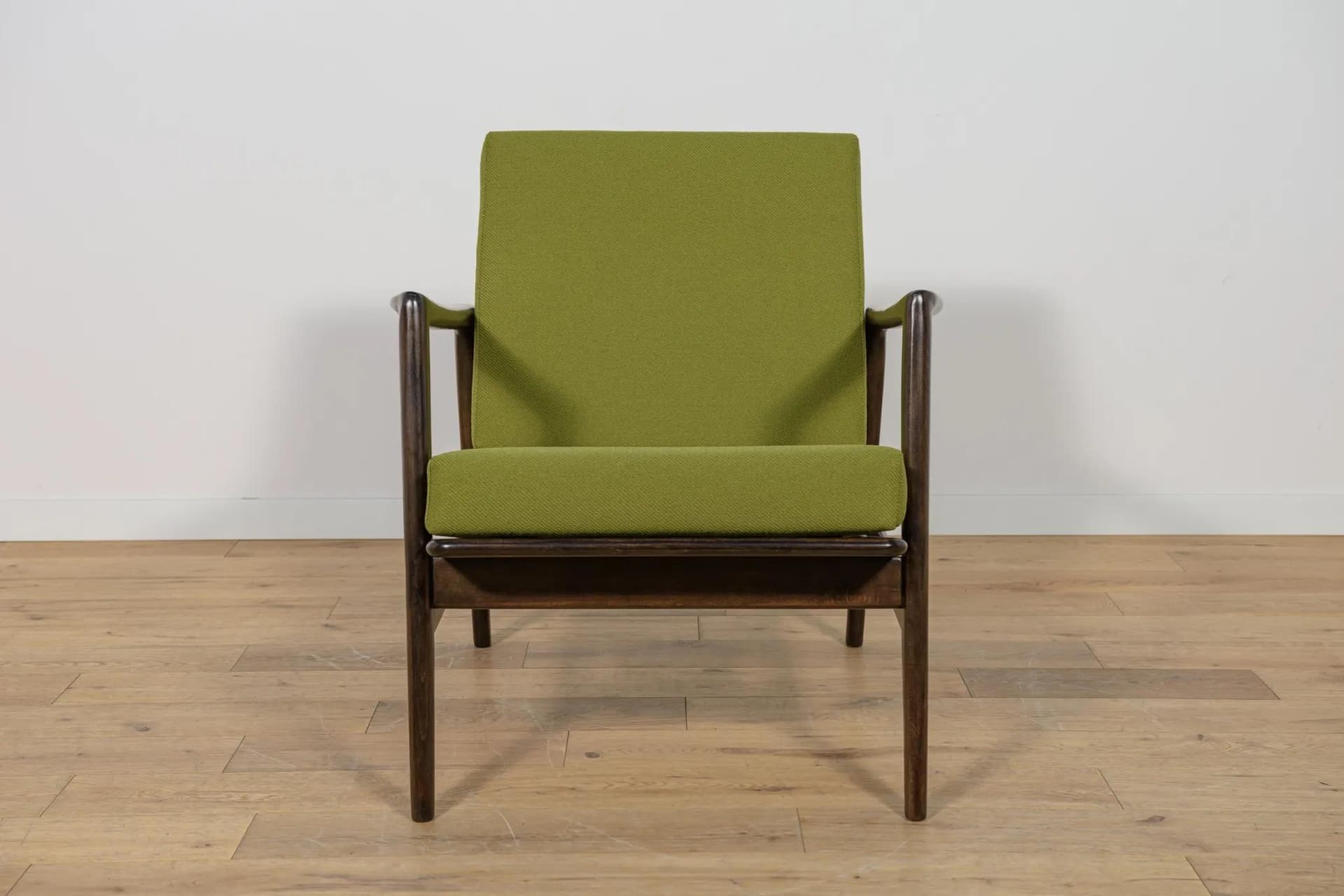 Fotel 300-139, beech brązowy, tkanina zielona, Swarzędzka Fabryka Mebli, Polska, lata 60. - 71674