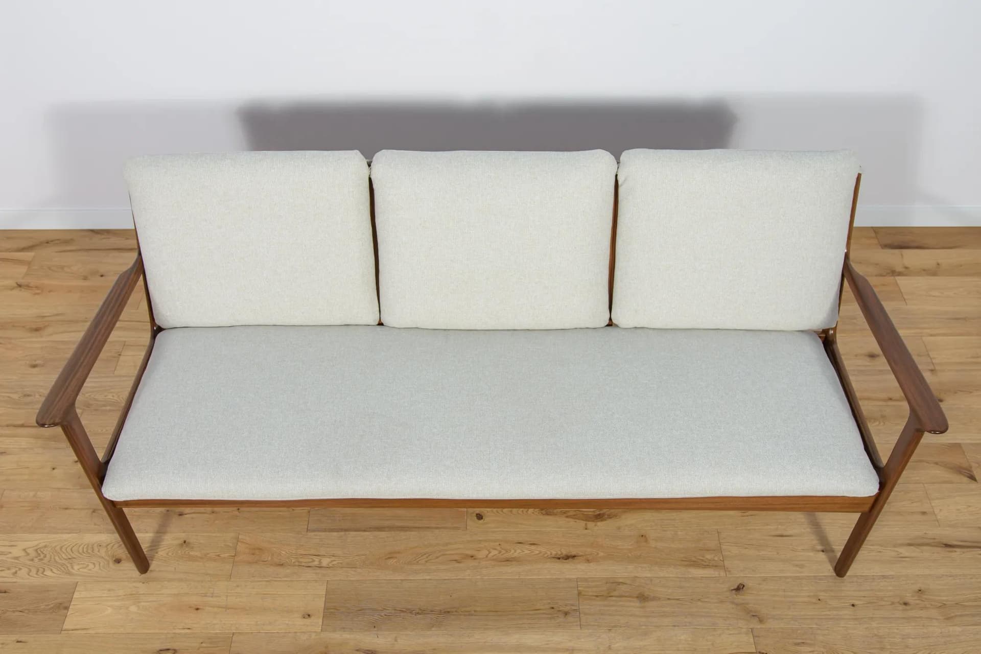 Sofa trzyosobowa PJ112, beżowy, mahoń, proj. O. Wanscher, Poul Jeppesens Møbelfabrik, Dania, lata 60. - 71647