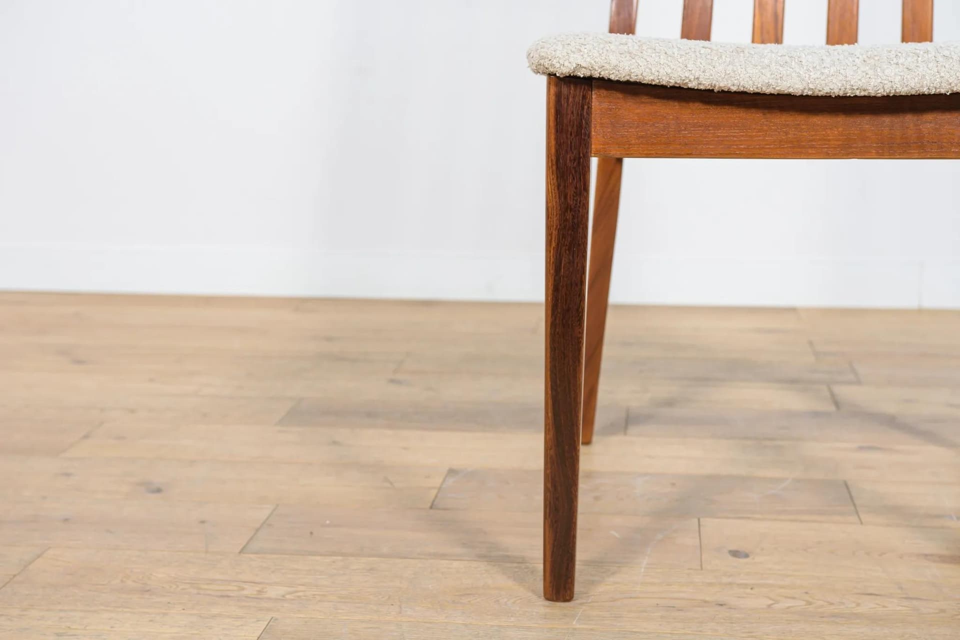 Komplet czterech krzeseł i dwóch foteli, teak brązowy jasny, proj. L. Dandy, G-Plan, Wielka Brytania, lata 60. - 71604