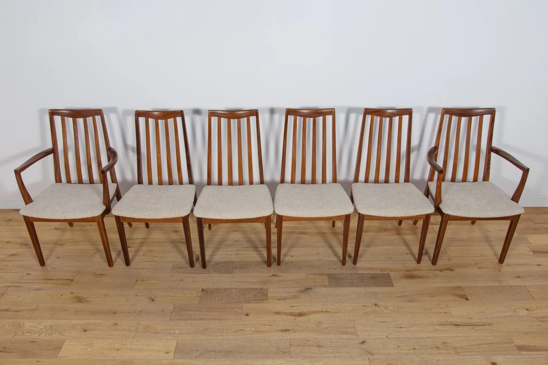 Komplet czterech krzeseł i dwóch foteli, teak brązowy jasny, proj. L. Dandy, G-Plan, Wielka Brytania, lata 60. - 71600