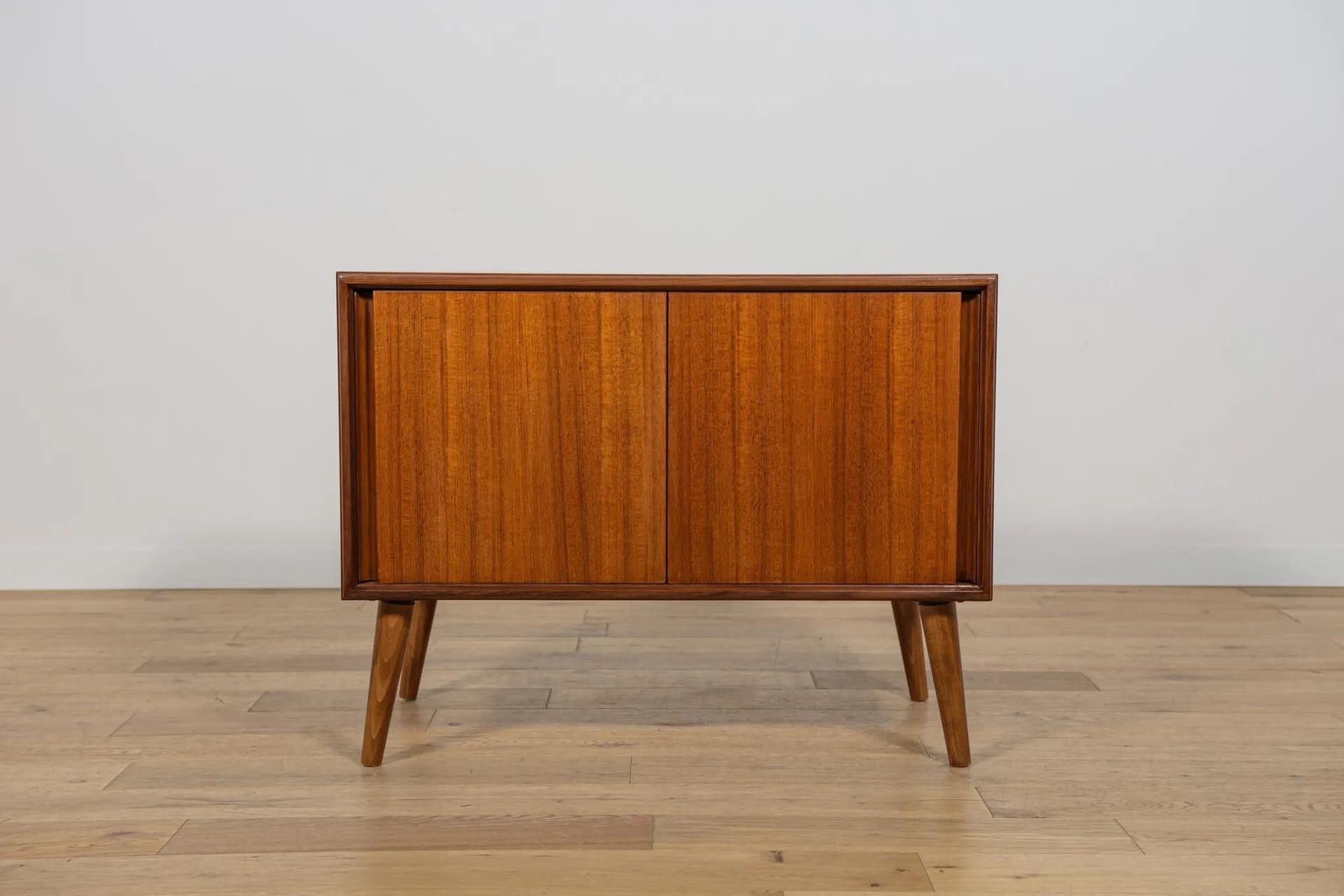 Sideboard, brown teak, G-Plan, United Kingdom, 1960s. - 71565