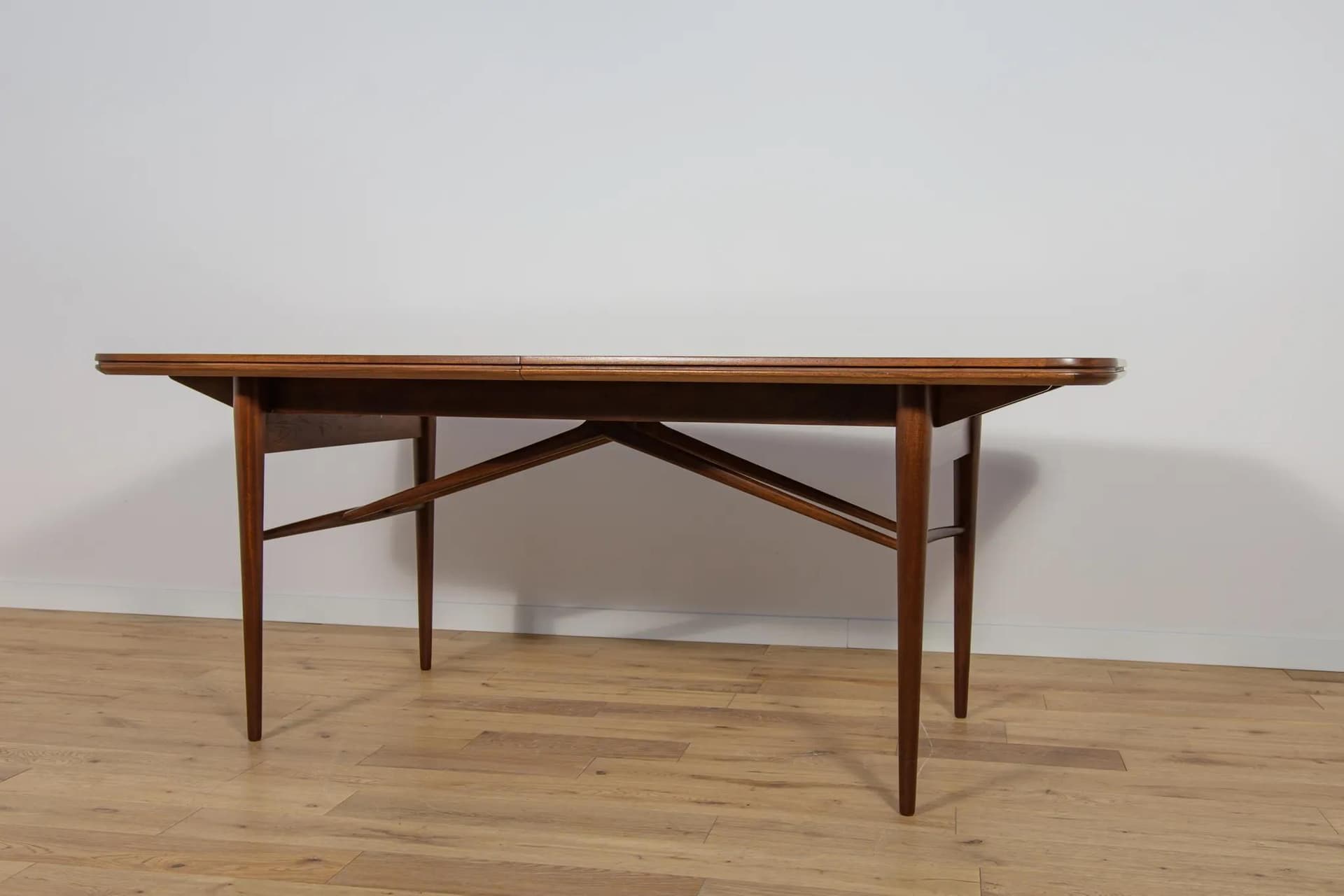 Extendable Table, brown rosewood, by R. Heritage, United Kingdom, 1960s - 71343