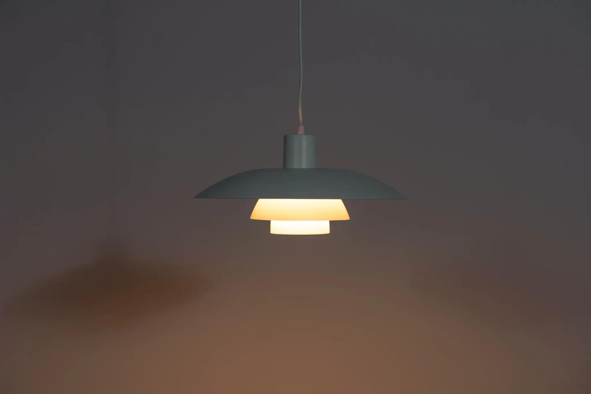 Lampa sufitowa PH 4/3, metal biały, proj. P. Henningsen, Louis Poulsen, Dania, lata 60. - 71263