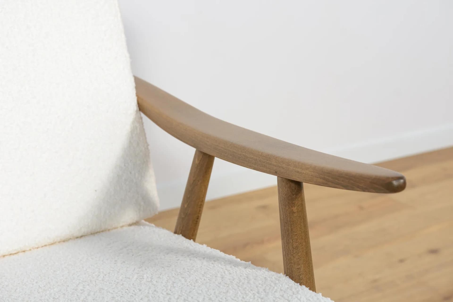 Fotel, boucle biały, buk brązowy, TON, Czechosłowacja, lata 60. - 71128