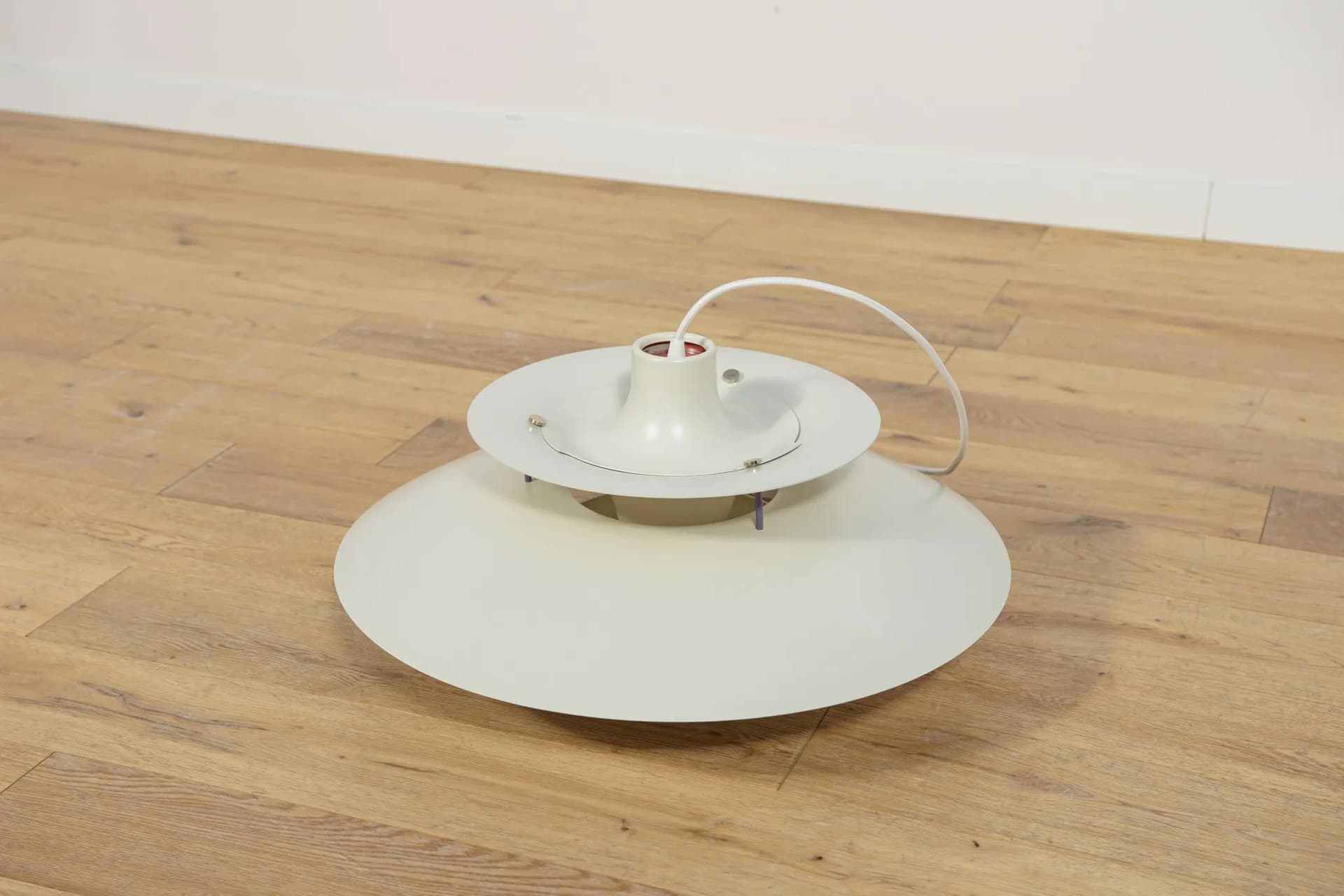 Lampa wisząca PH5, ivory white, aluminium, proj. P. Henningsen, Louis Poulsen, Dania, lata 60. - 71043