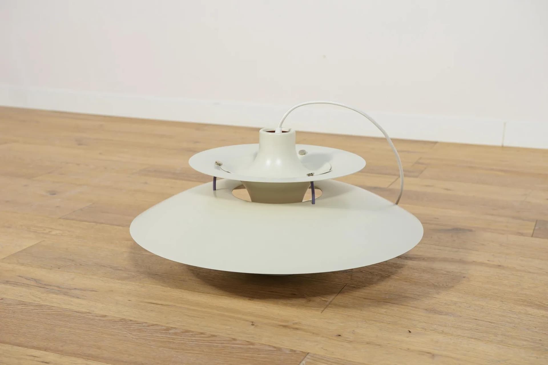 Lampa wisząca PH5, ivory white, aluminium, proj. P. Henningsen, Louis Poulsen, Dania, lata 60. - 71045