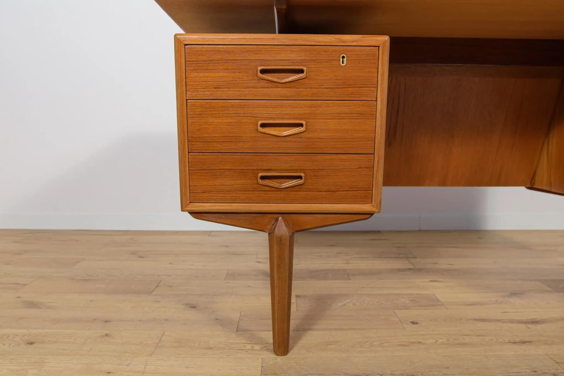 Biurko wolnostojące, tek, brązowy, Dania, lata 60. - 71038