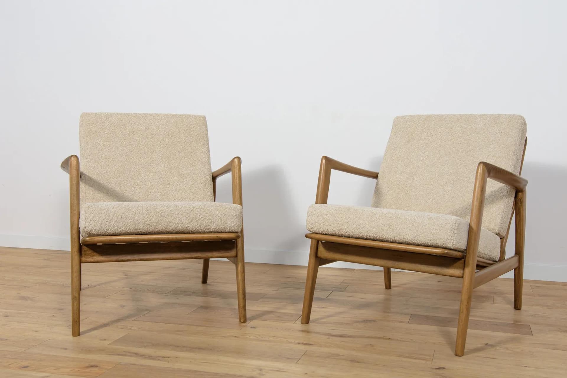 Pair of armchairs 300-139, beige boucle, walnut-stained beech, Swarzędzka Fabryka Mebli, Poland, 1960s. - 70995