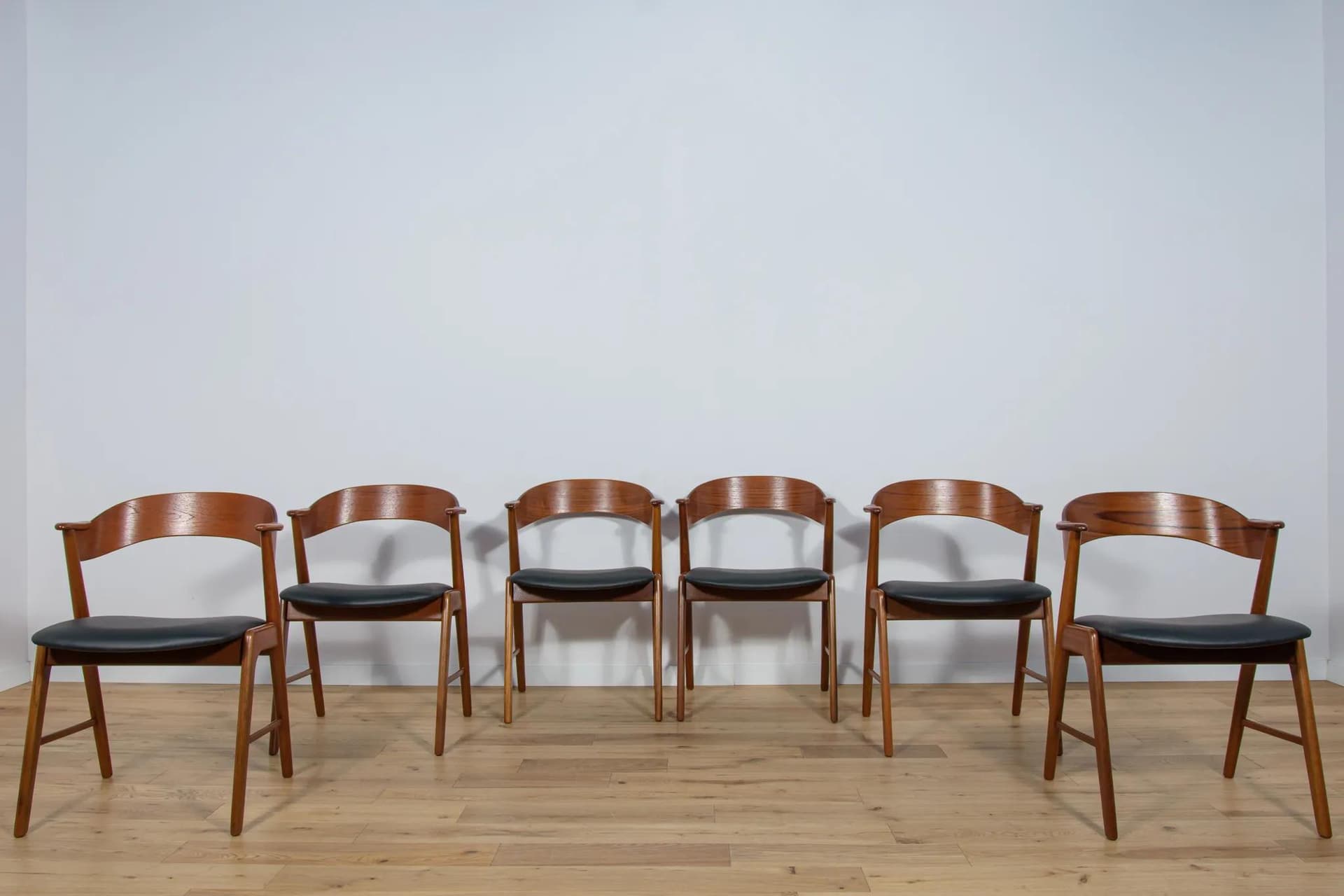 Set of six chairs, brown teak, black leather, Korup Stolefabrik, Denmark, 1960s. - 70634