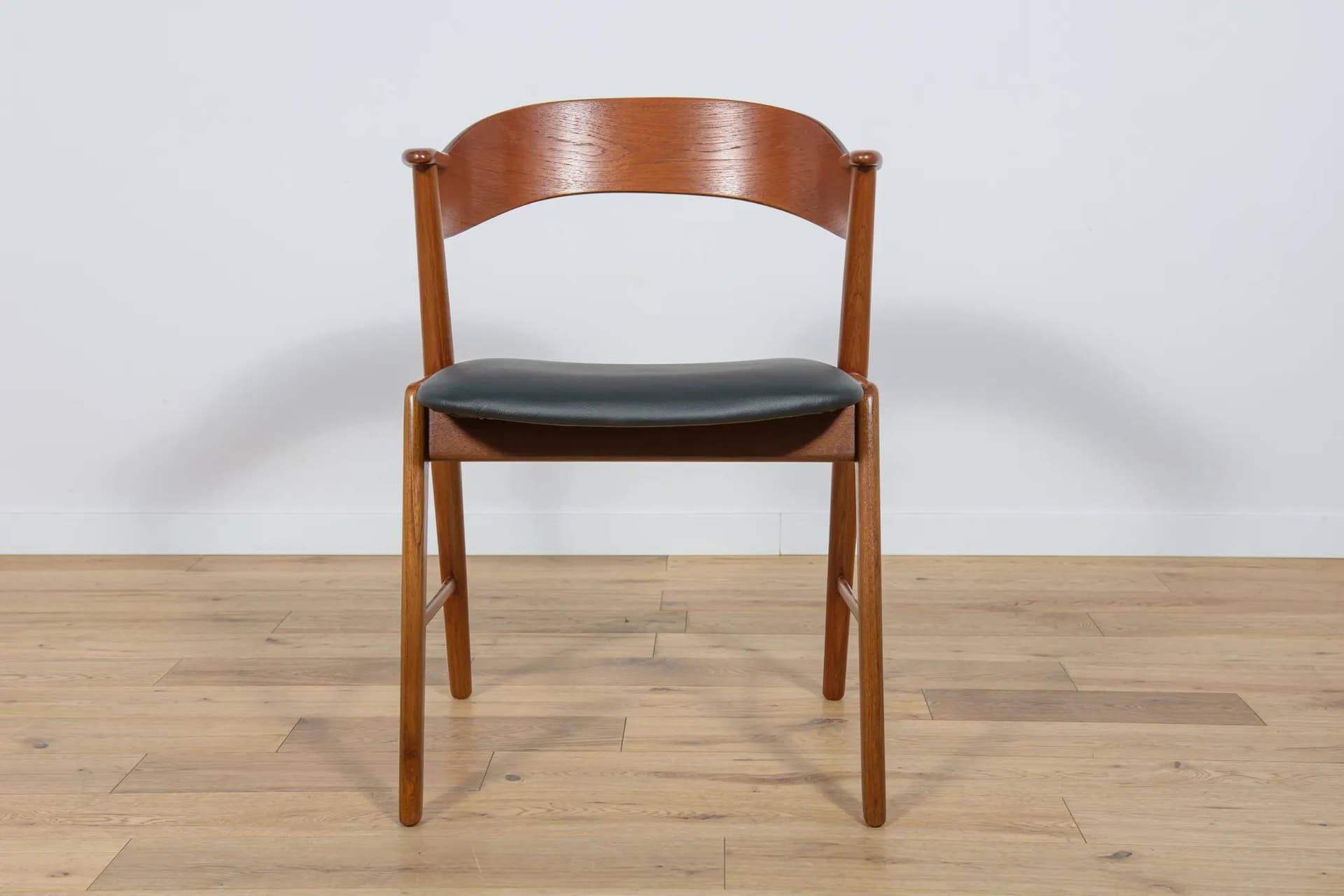 Set of six chairs, brown teak, black leather, Korup Stolefabrik, Denmark, 1960s. - 70635