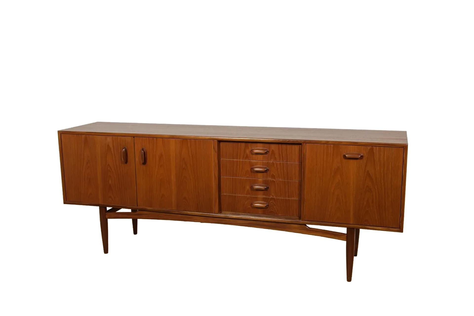 Komoda model 4058, drewno teak brązowy, proj. V. Wilkins, G-Plan, Wielka Brytania, lata 60.