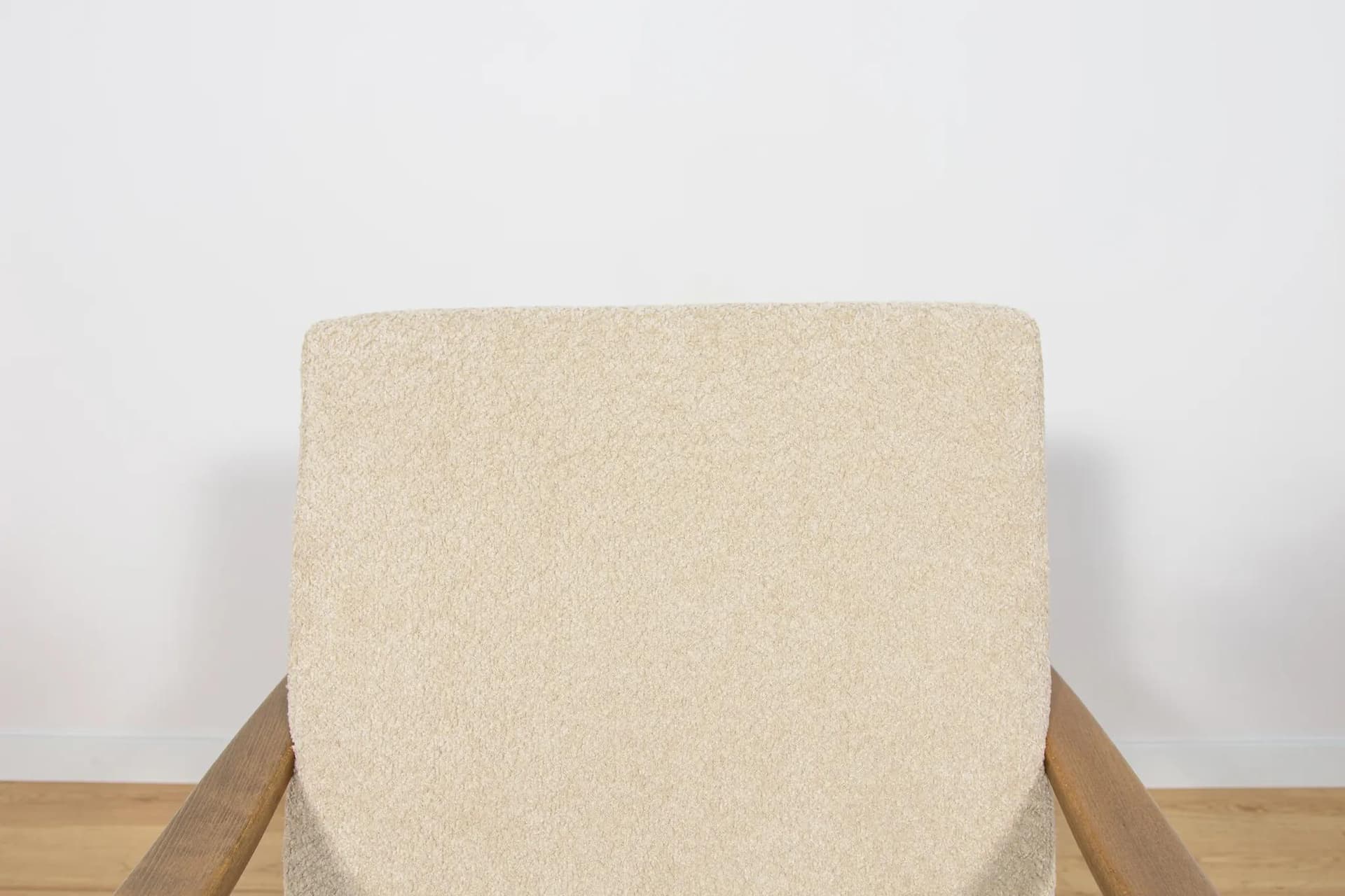 Fotel, buk orzechowy, boucle kremowy, TON, Czechosłowacja, lata 60. - 70613