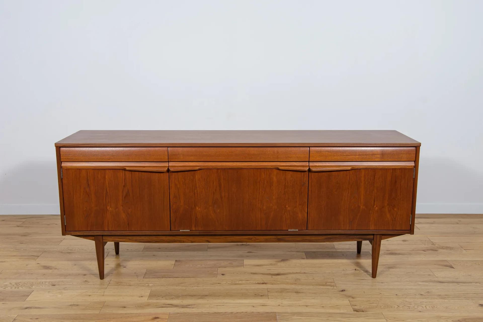 Sideboard, brown teak, United Kingdom, 1960s. - 70548