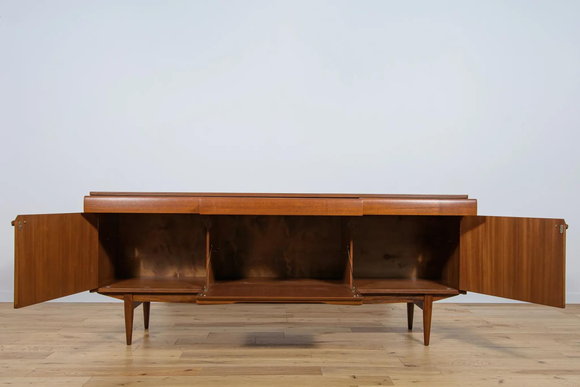Sideboard, brown teak, United Kingdom, 1960s. - 70553