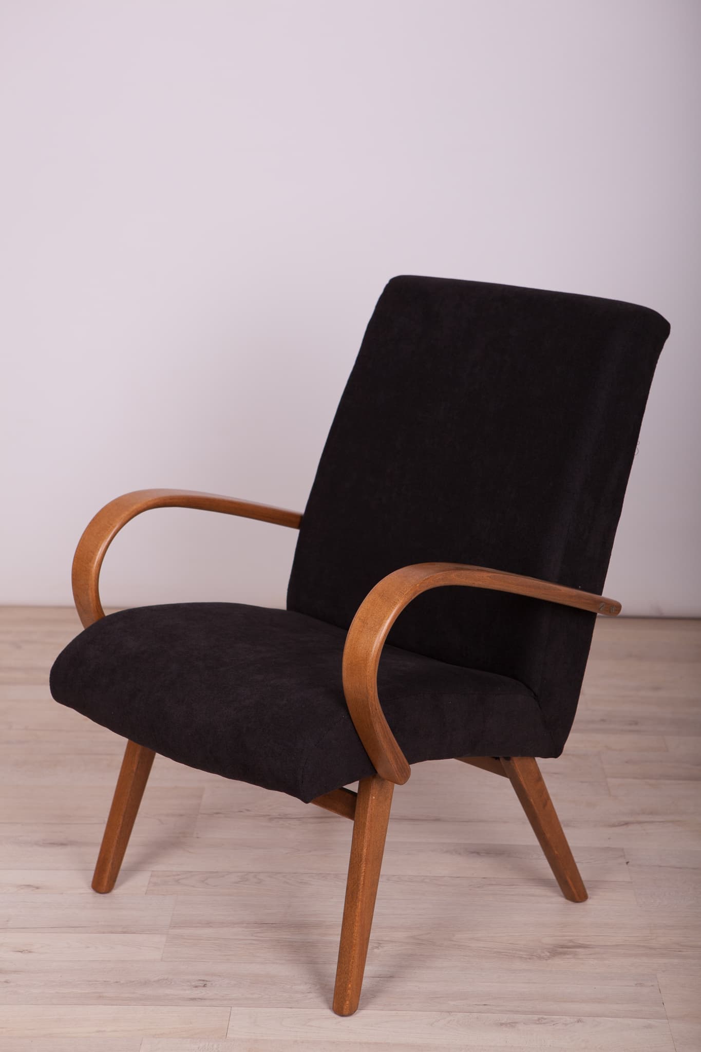 Para foteli, czarny, buk, proj. J. Šmidek, TON, Czechosłowacja, lata 60. - 70503