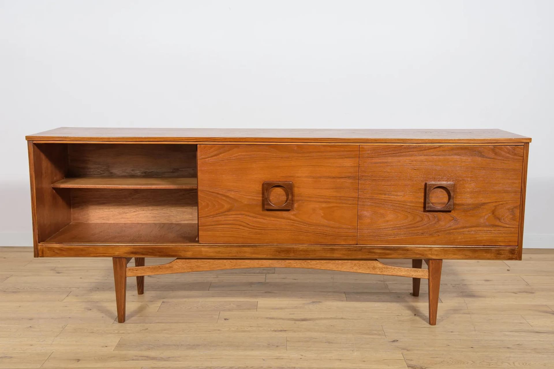 Sideboard, brown teak, United Kingdom, 1960s. - 70450