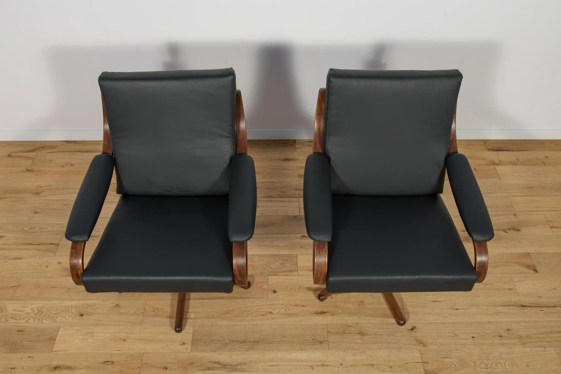 Pair of executive armchairs, black leather, dark oak, Soda Galvano, Norway, 1960s. - 70428