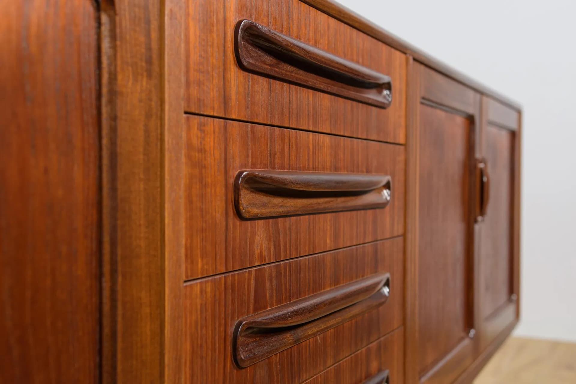 Komoda, teak brązowy ciemny, proj. V. Wilkins, G-Plan, Wielka Brytania, lata 60. - 70378