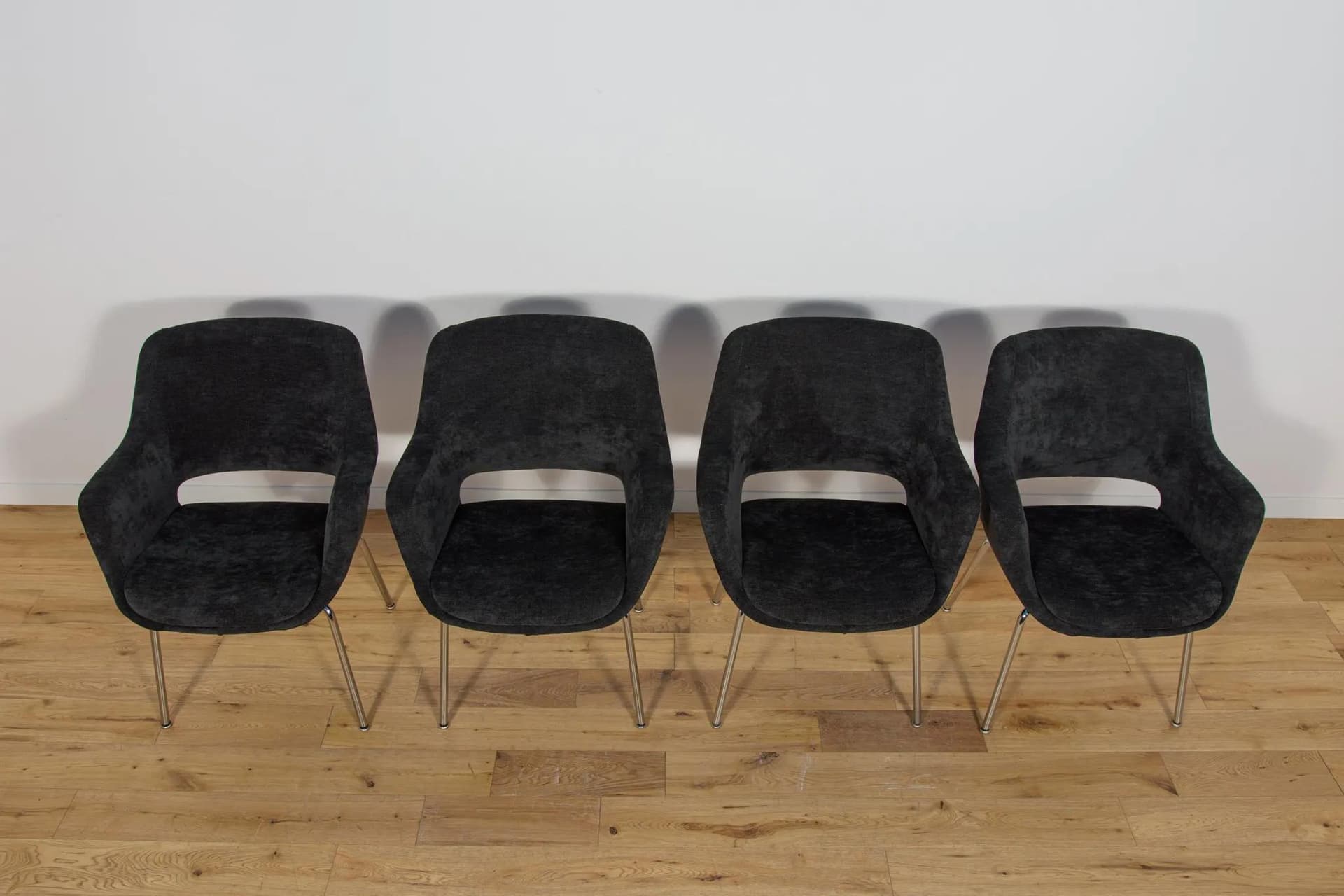 Komplet czterech foteli Kilta, velvet czarny, chrom, proj. O. Mannermaa, Niemcy, lata 70. - 70357
