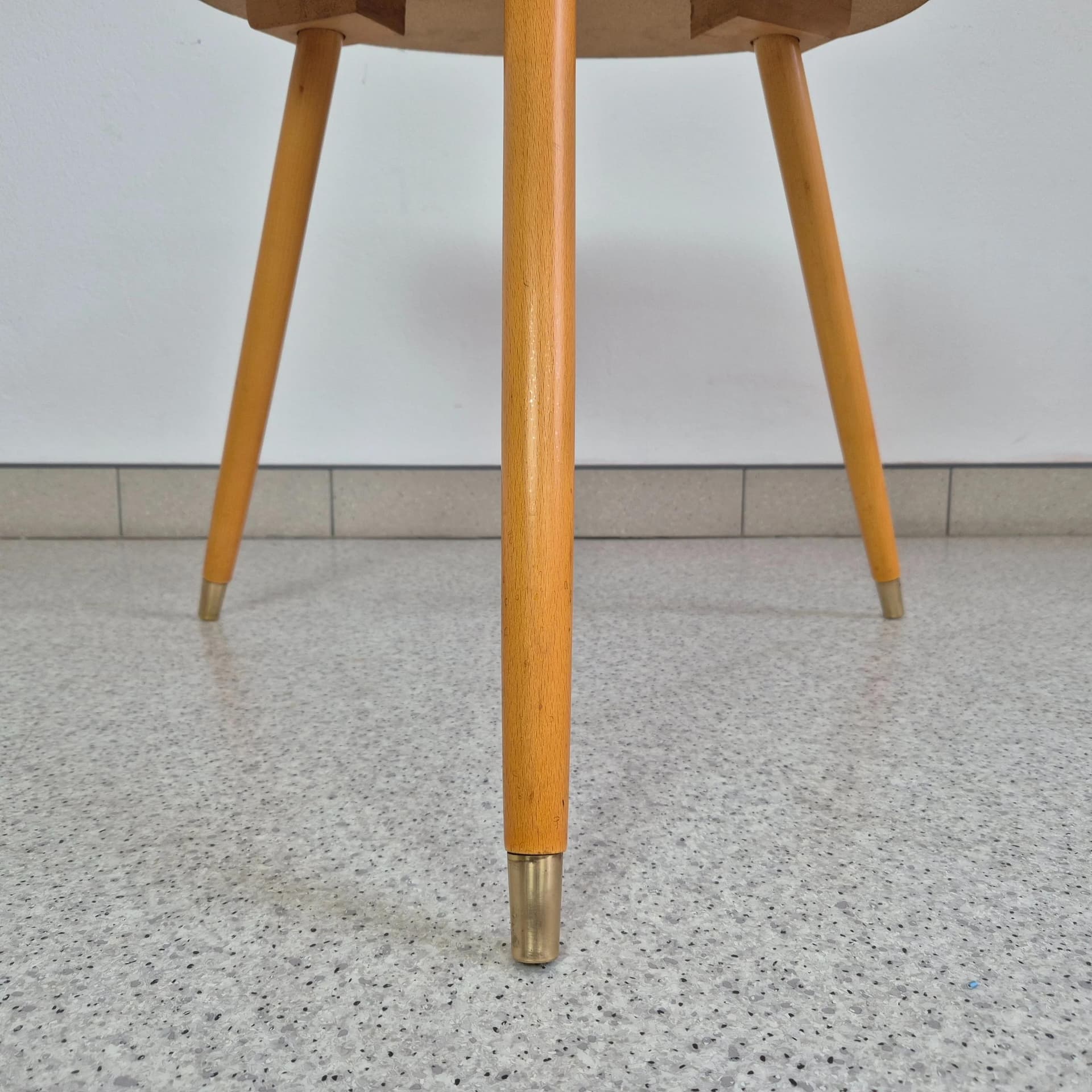 Stolik kawowy tripod, beżowy, buk, Niemcy, lata 60. - 73120