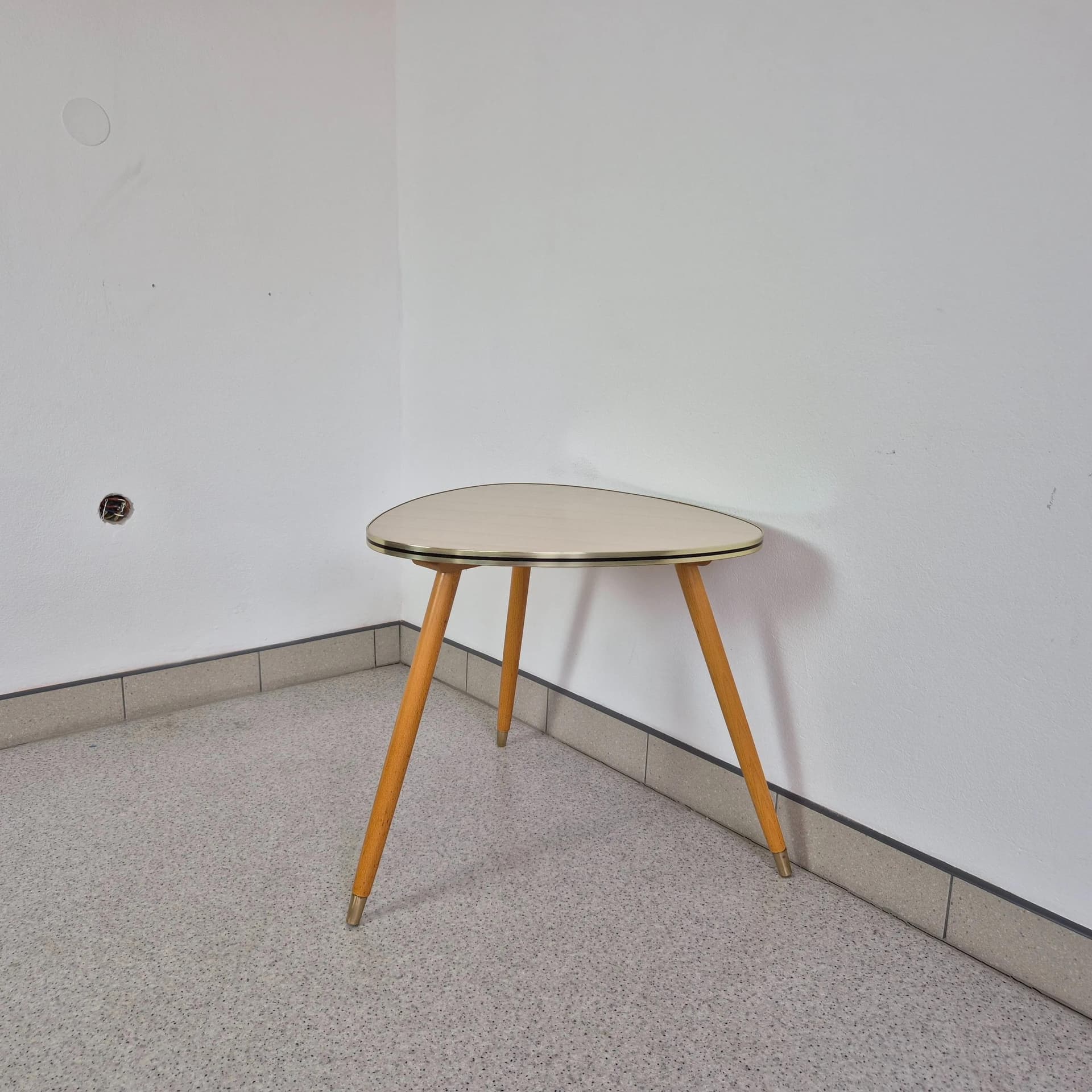 Stolik kawowy tripod, beżowy, buk, Niemcy, lata 60. - 73114