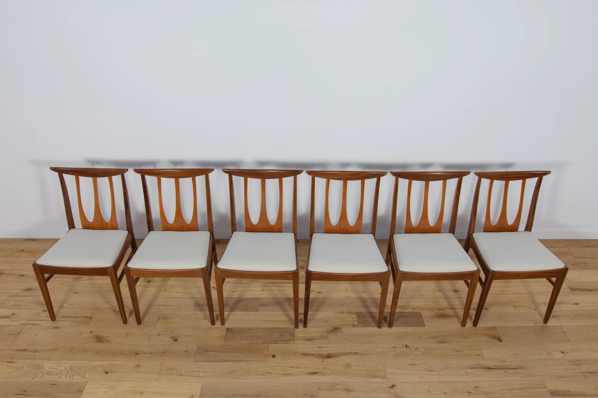 Komplet sześciu krzeseł Brasilia, teak brązowy, kremowa tkanina, G-Plan, Wielka Brytania, lata 50. - 70173