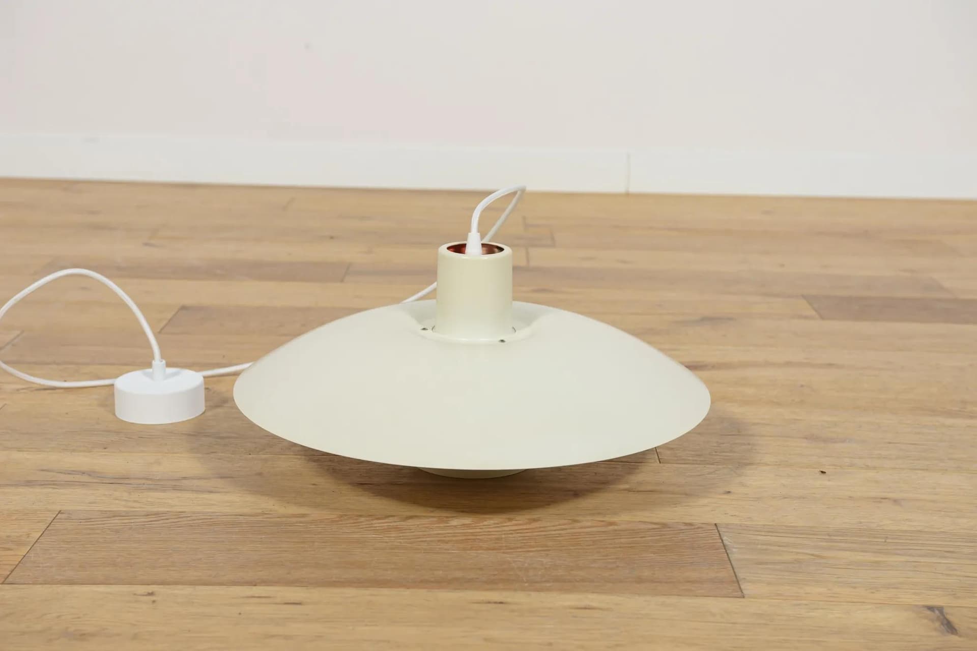 Lampa wisząca PH 4/3, aluminium ivory white, proj. P. Henningsen, Louis Poulsen, Dania, lata 60. - 70089