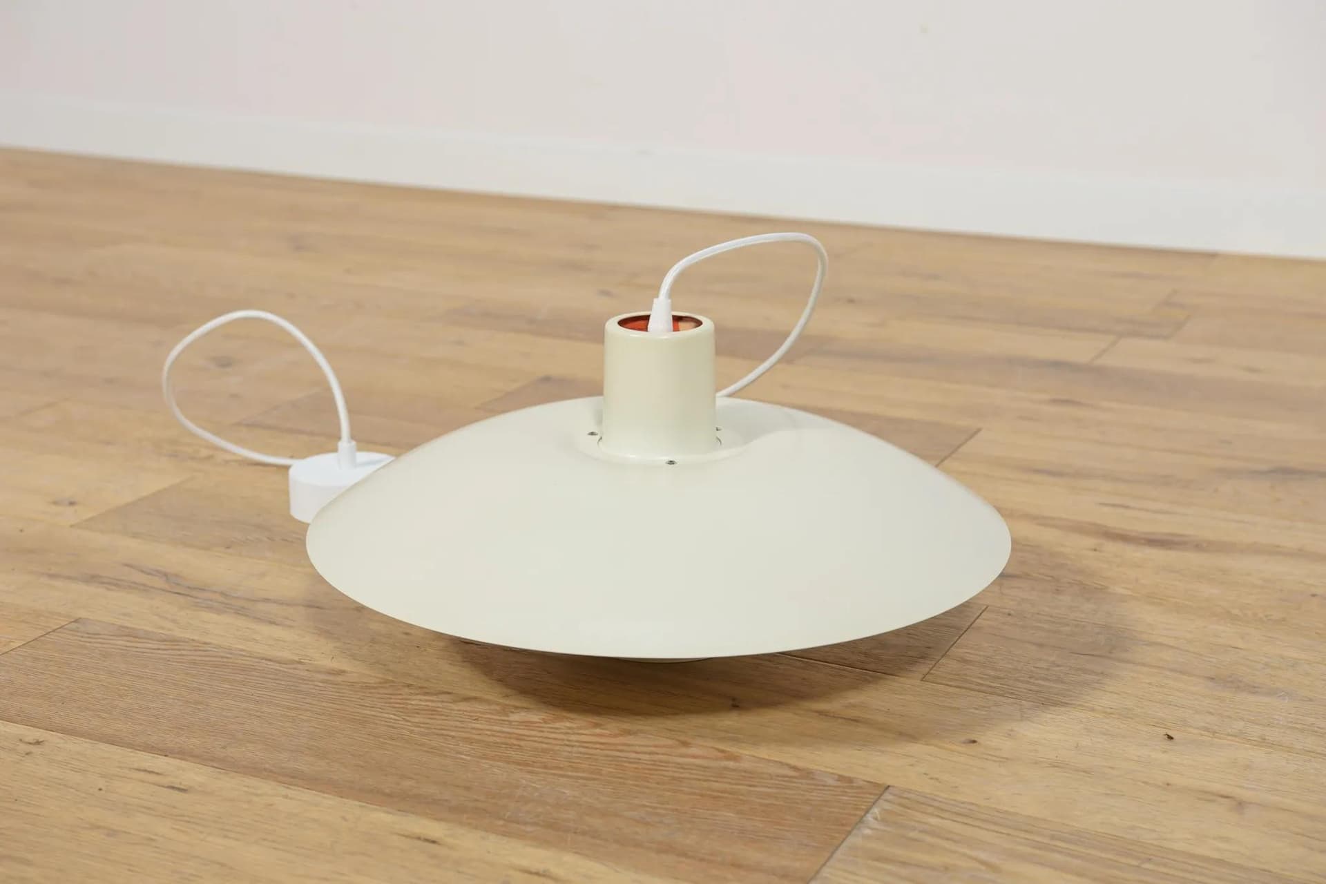 Lampa wisząca PH 4/3, aluminium ivory white, proj. P. Henningsen, Louis Poulsen, Dania, lata 60. - 70088