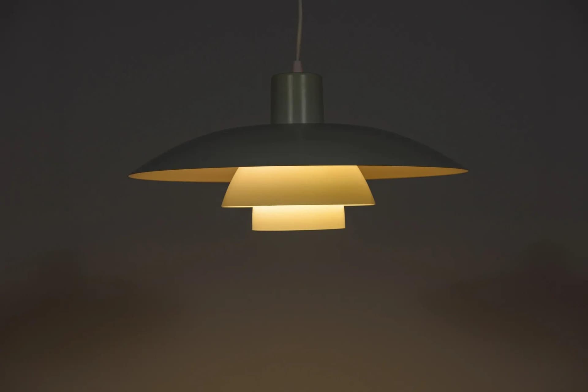 Lampa wisząca PH 4/3, aluminium ivory white, proj. P. Henningsen, Louis Poulsen, Dania, lata 60. - 70094