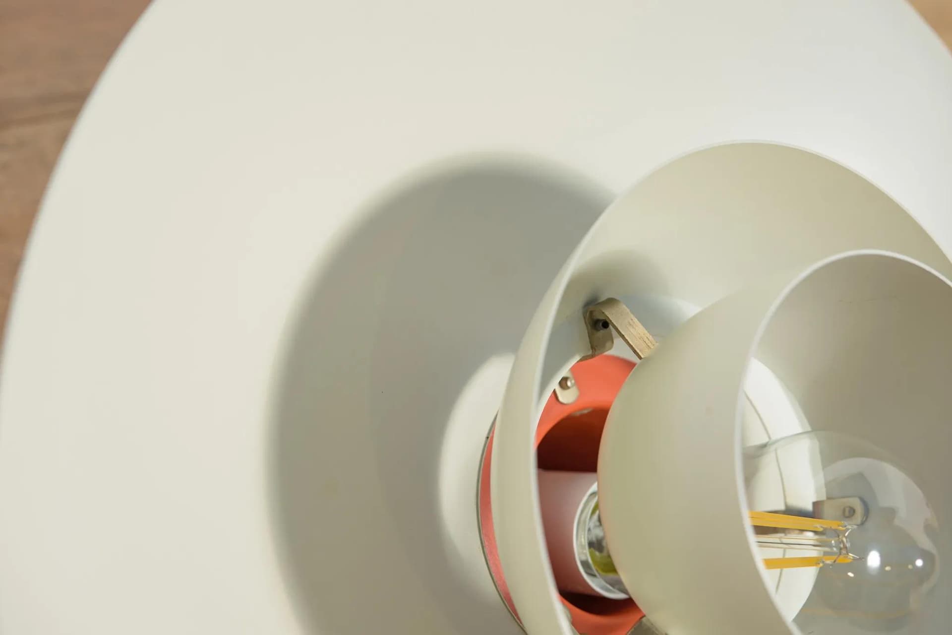 Lampa wisząca PH 4/3, aluminium ivory white, proj. P. Henningsen, Louis Poulsen, Dania, lata 60. - 70093