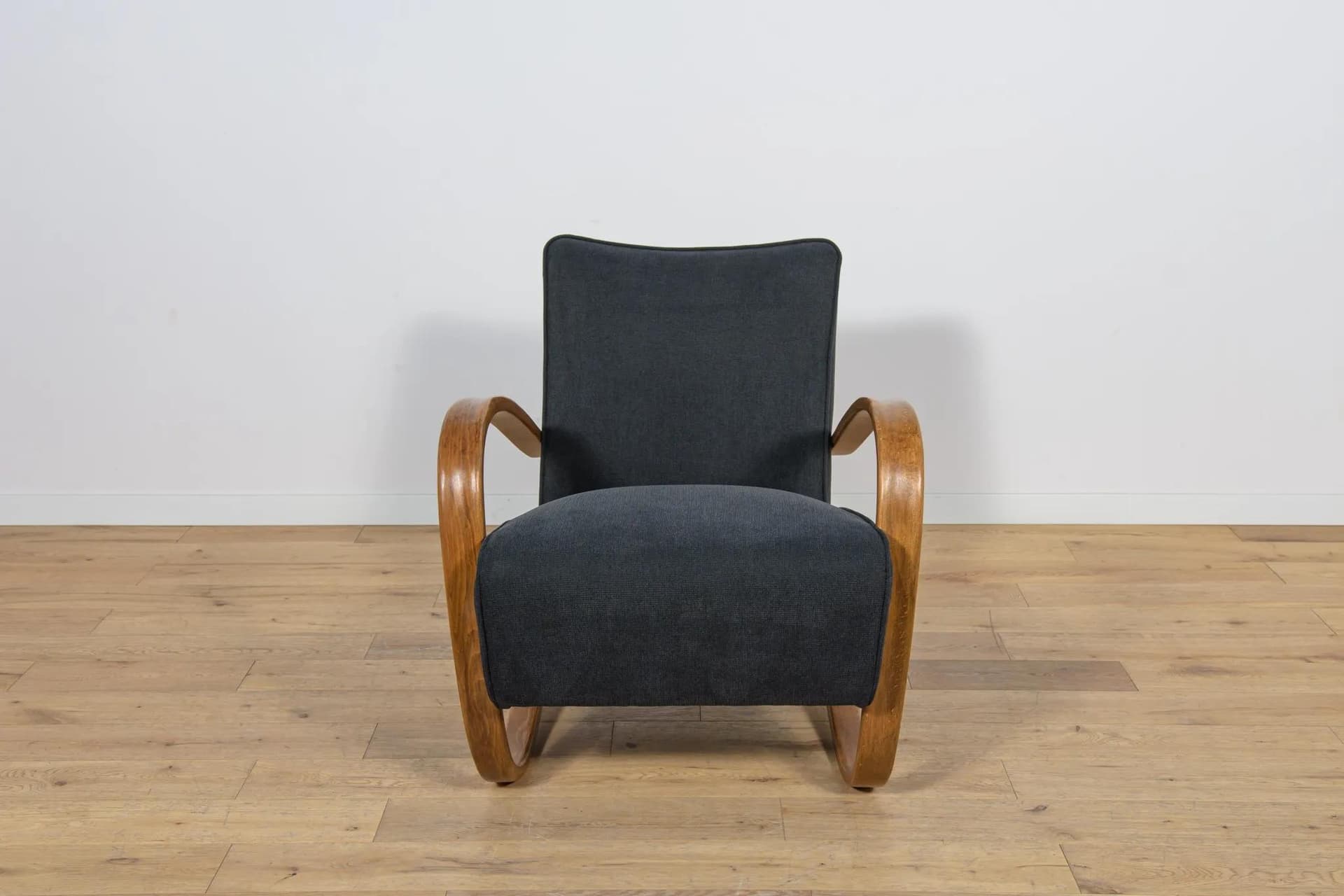 Fotel H-269, czarny, buk, proj. J. Halabala, UP Závody, Czechosłowacja, lata 30. - 70053