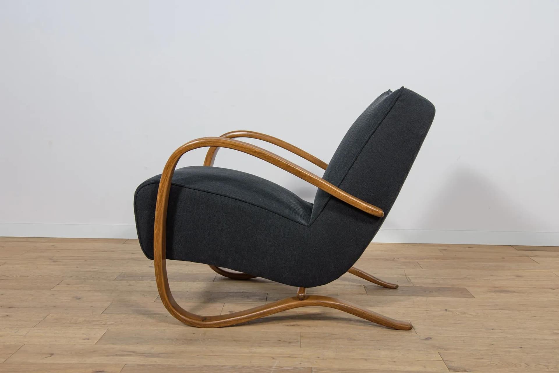 Fotel H-269, czarny, buk, proj. J. Halabala, UP Závody, Czechosłowacja, lata 30. - 70058