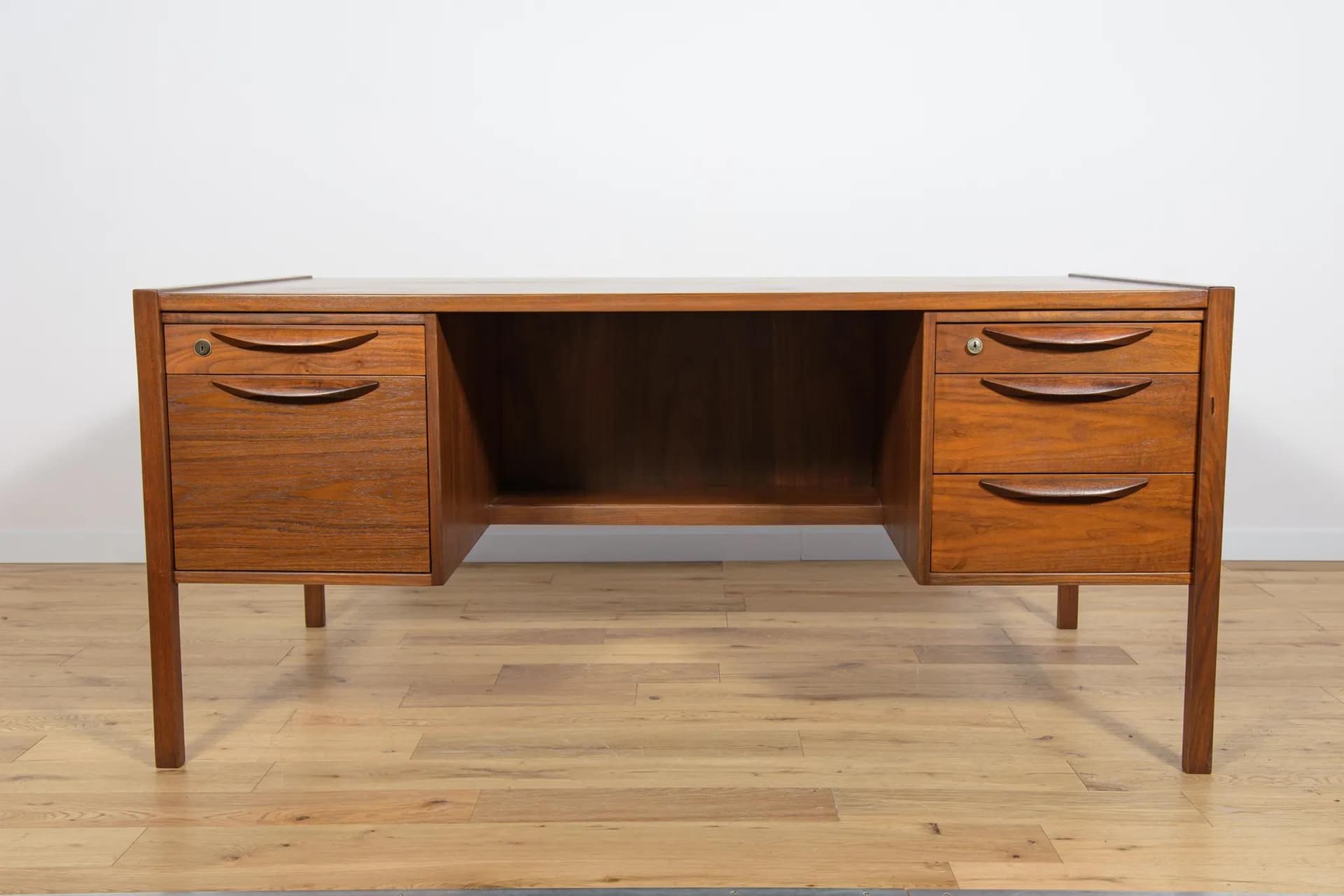 Desk, brown walnut, by J. Risom, United States, 1960s. - 70016