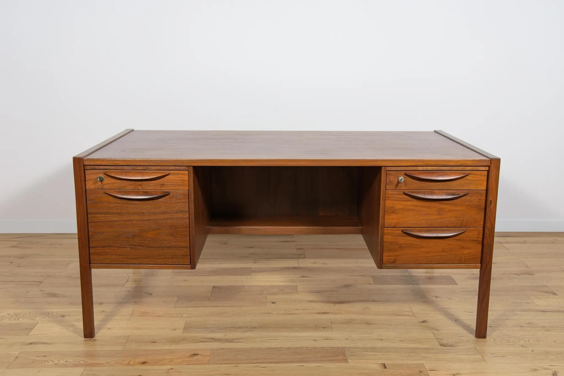 Desk, brown walnut, by J. Risom, United States, 1960s. - 70017