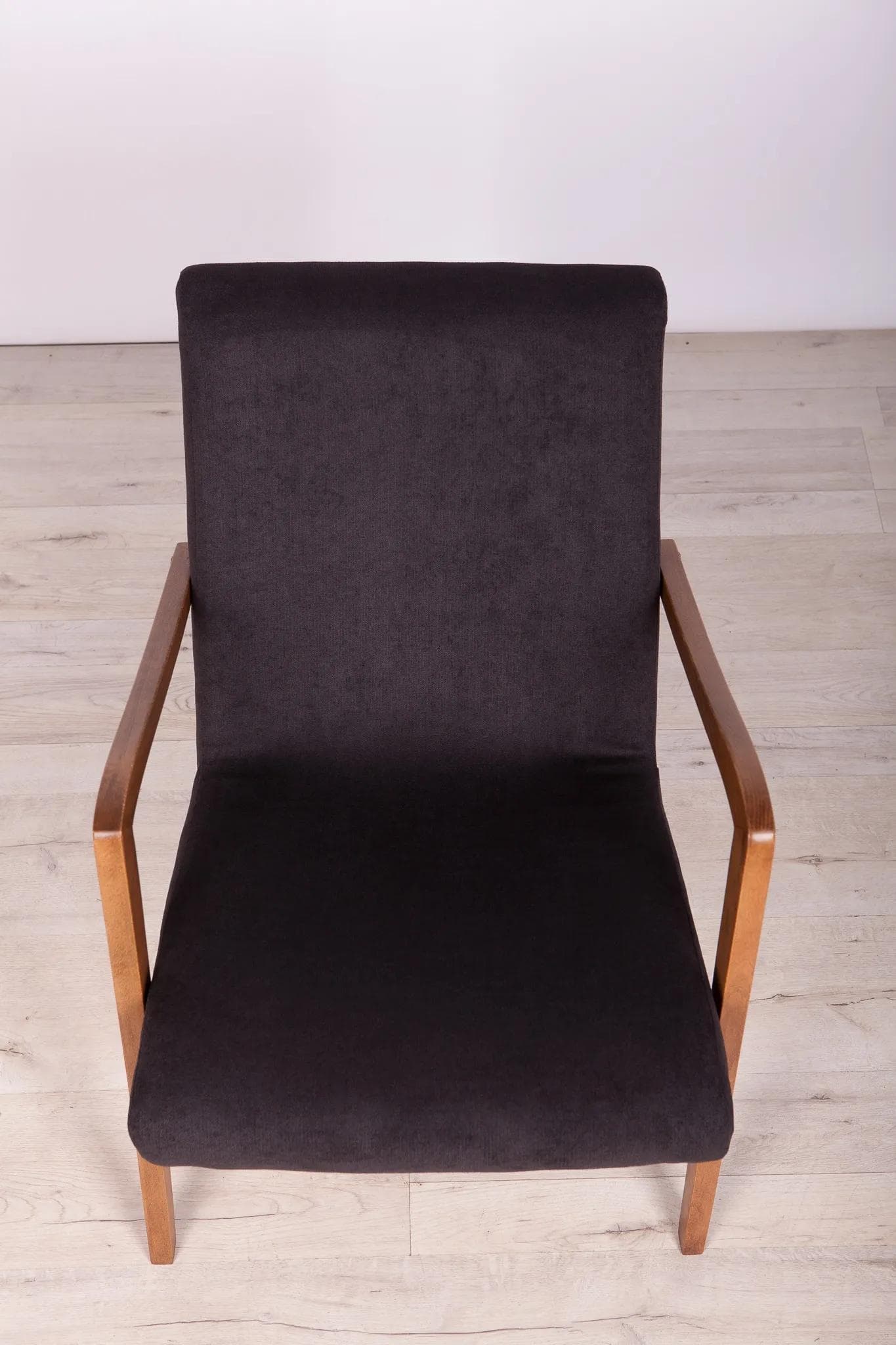 Para foteli typ 300-138, buk, tkanina czarna, Bystrzyckie Fabryki Mebli, Polska, lata 60. - 69903