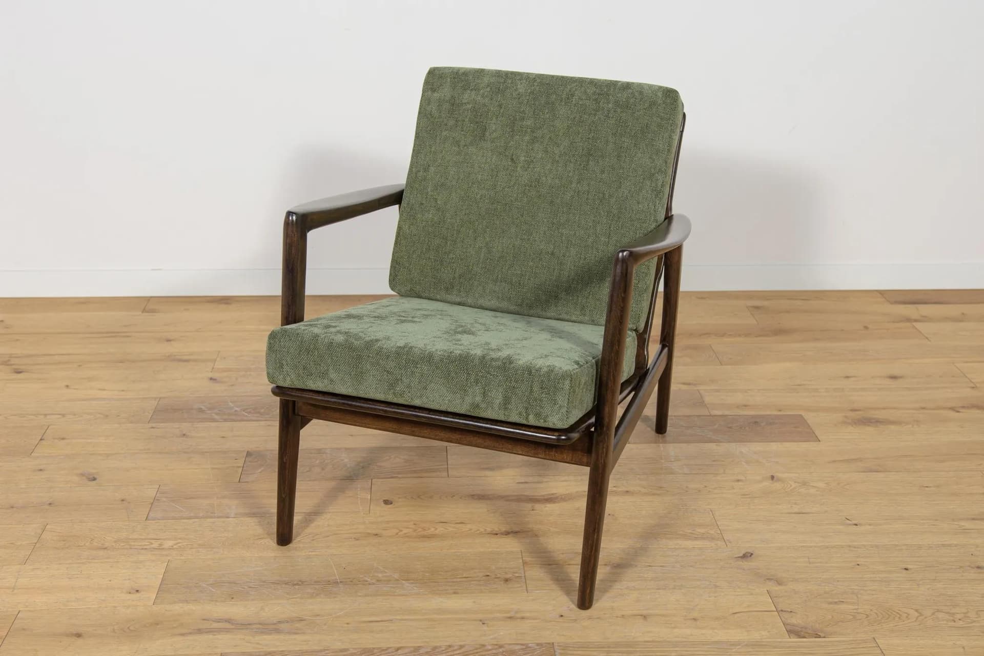 Pair of armchairs 300-139, olive velvet, rosewood-stained beech, Swarzędzka Fabryka Mebli, Poland, 1960s. - 69822