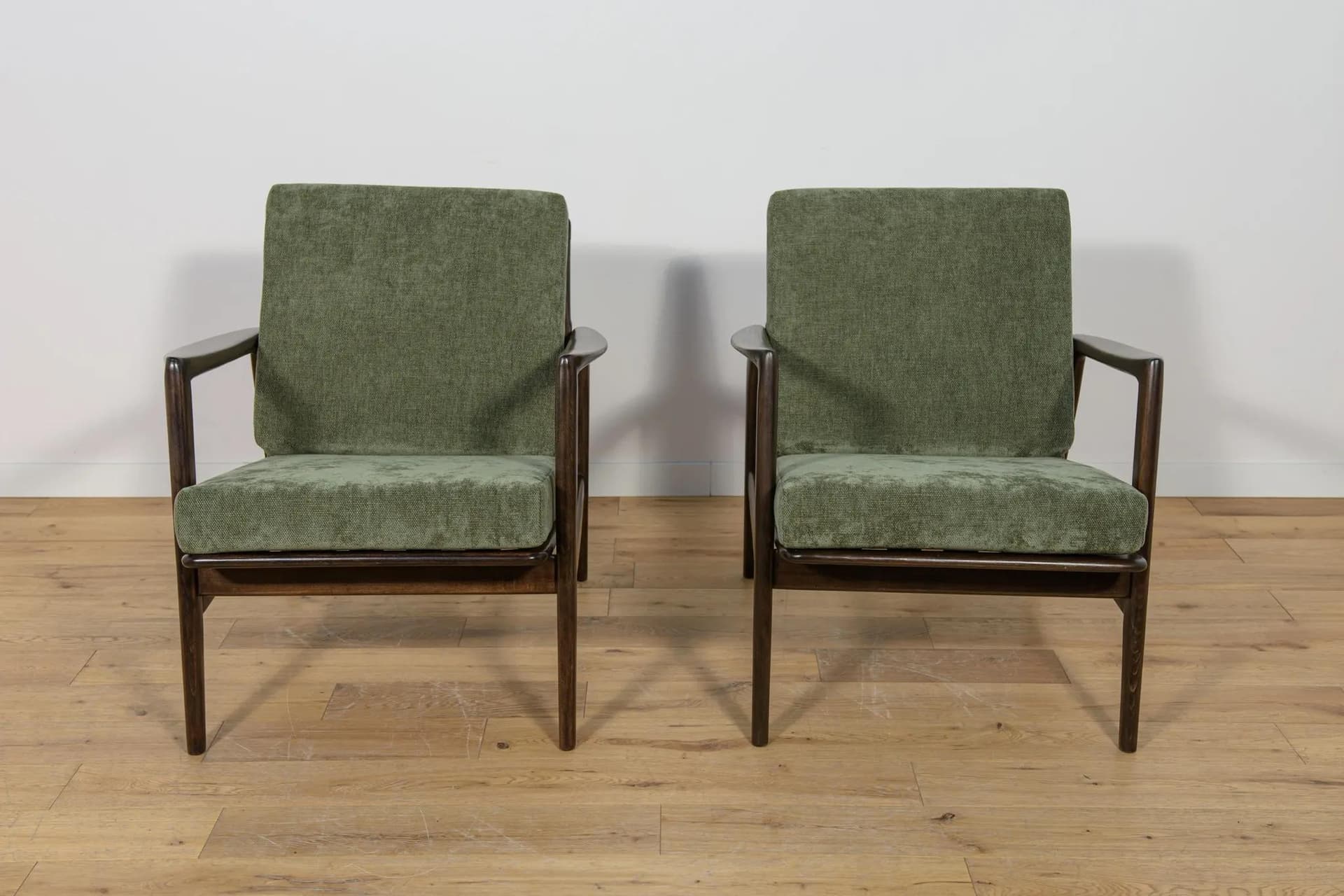 Pair of armchairs 300-139, olive velvet, rosewood-stained beech, Swarzędzka Fabryka Mebli, Poland, 1960s. - 69823