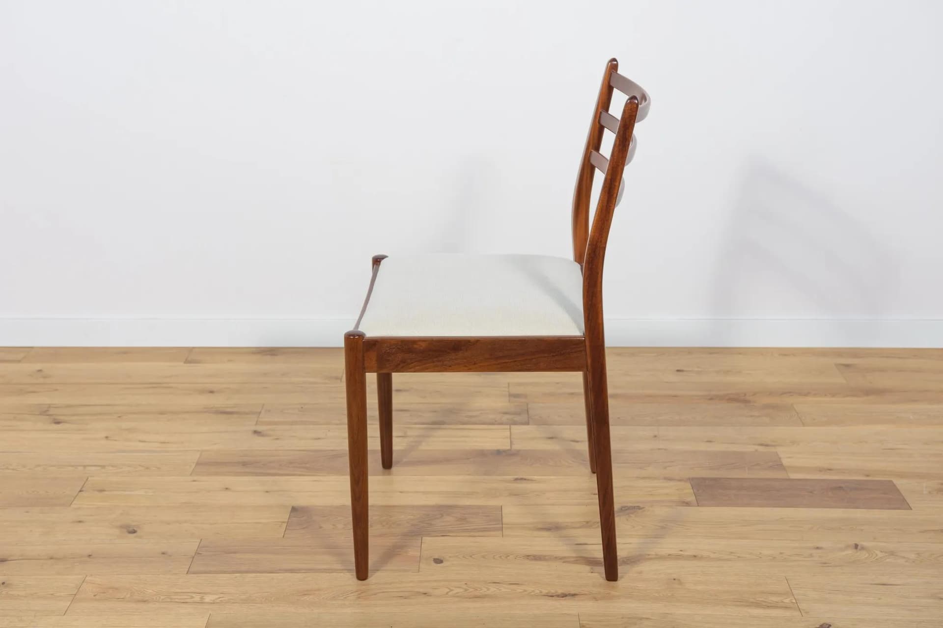 Krzesło, teak brązowy, tkanina beżowa, proj. V. Wilkins, G-Plan, Wielka Brytania, lata 60. - 69805