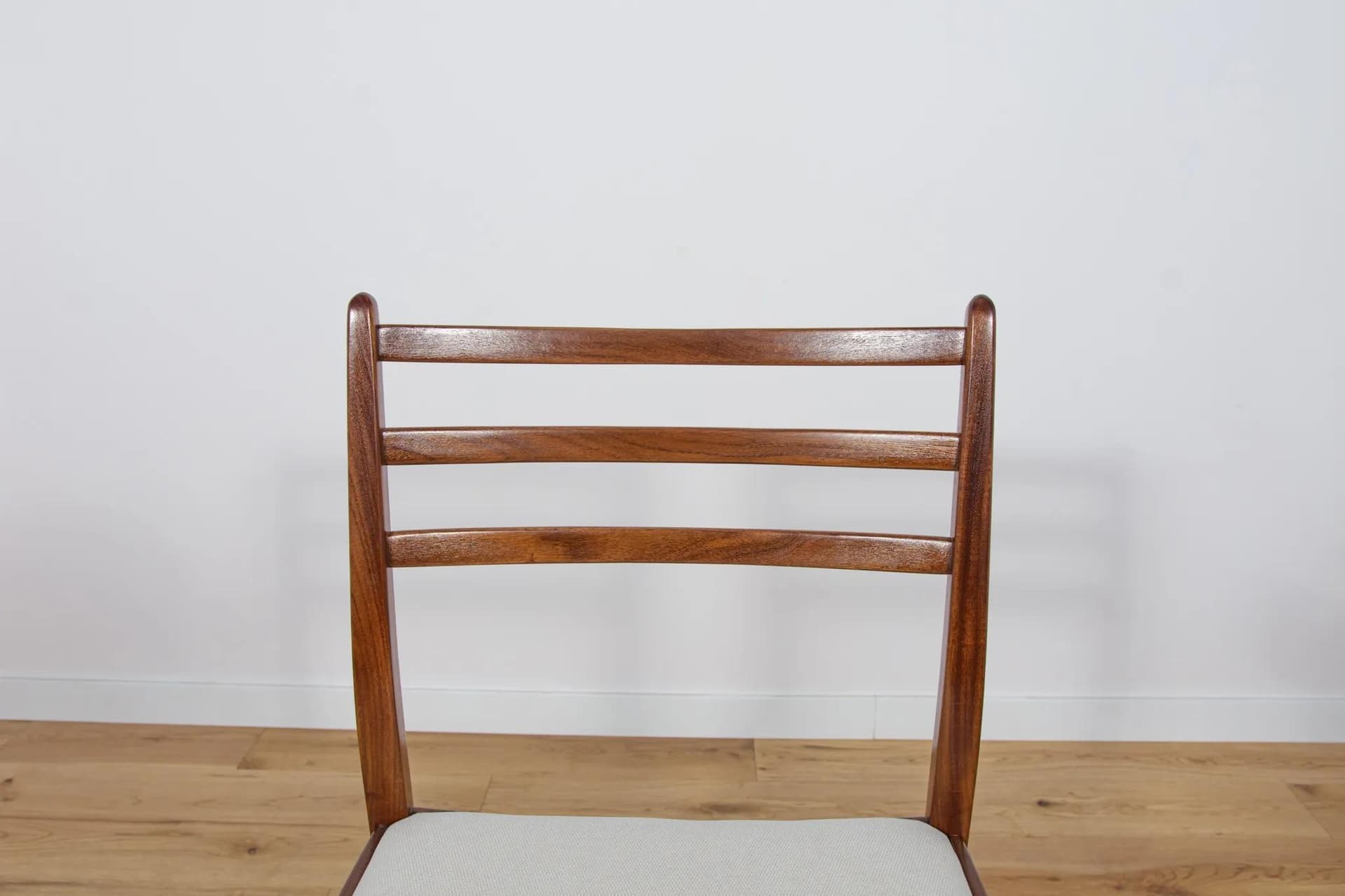 Krzesło, teak brązowy, tkanina beżowa, proj. V. Wilkins, G-Plan, Wielka Brytania, lata 60. - 69807