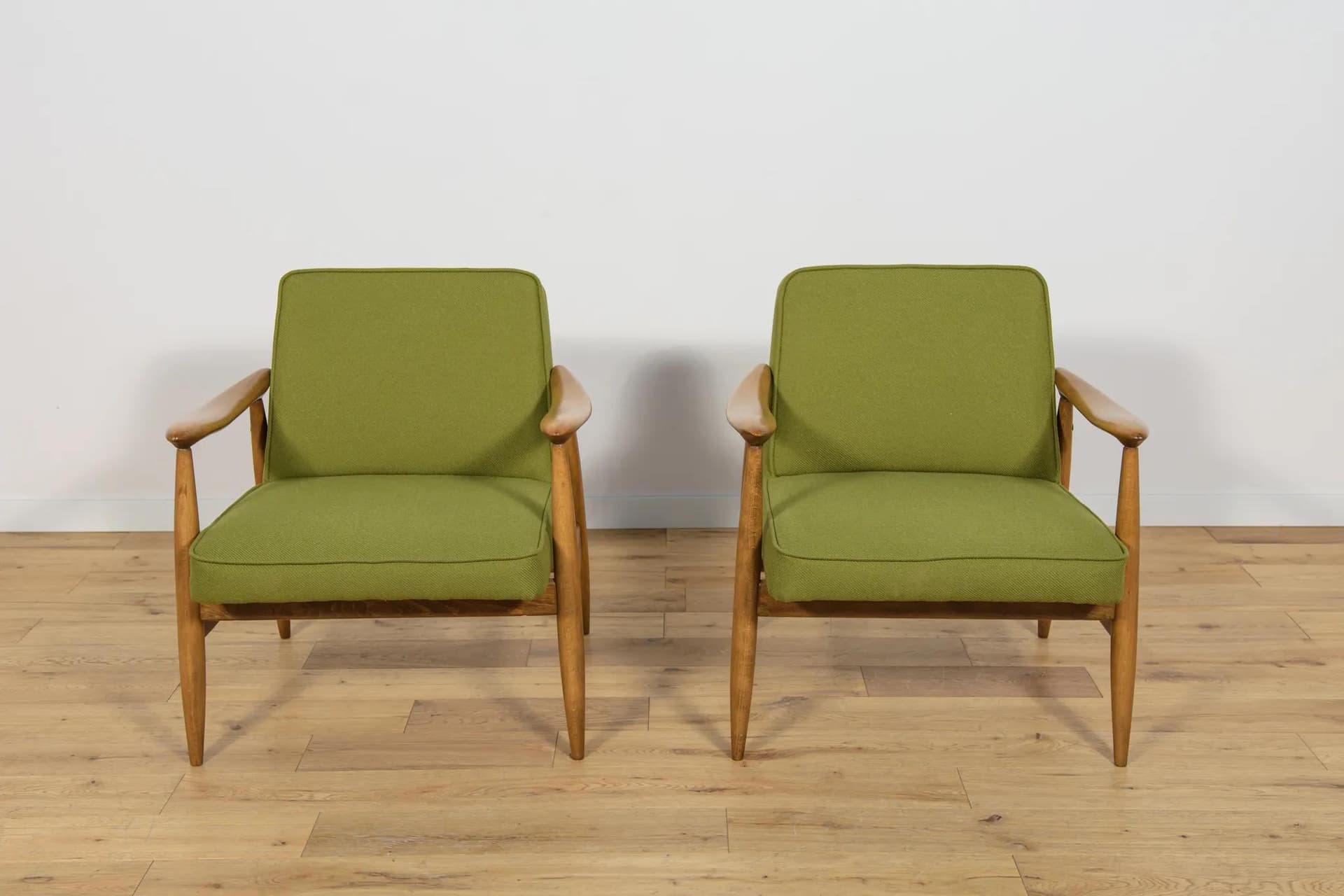 Para foteli GFM-87, oliwkowy, dąb, proj. J. Kędziorek, Polska, lata 70. - 69764