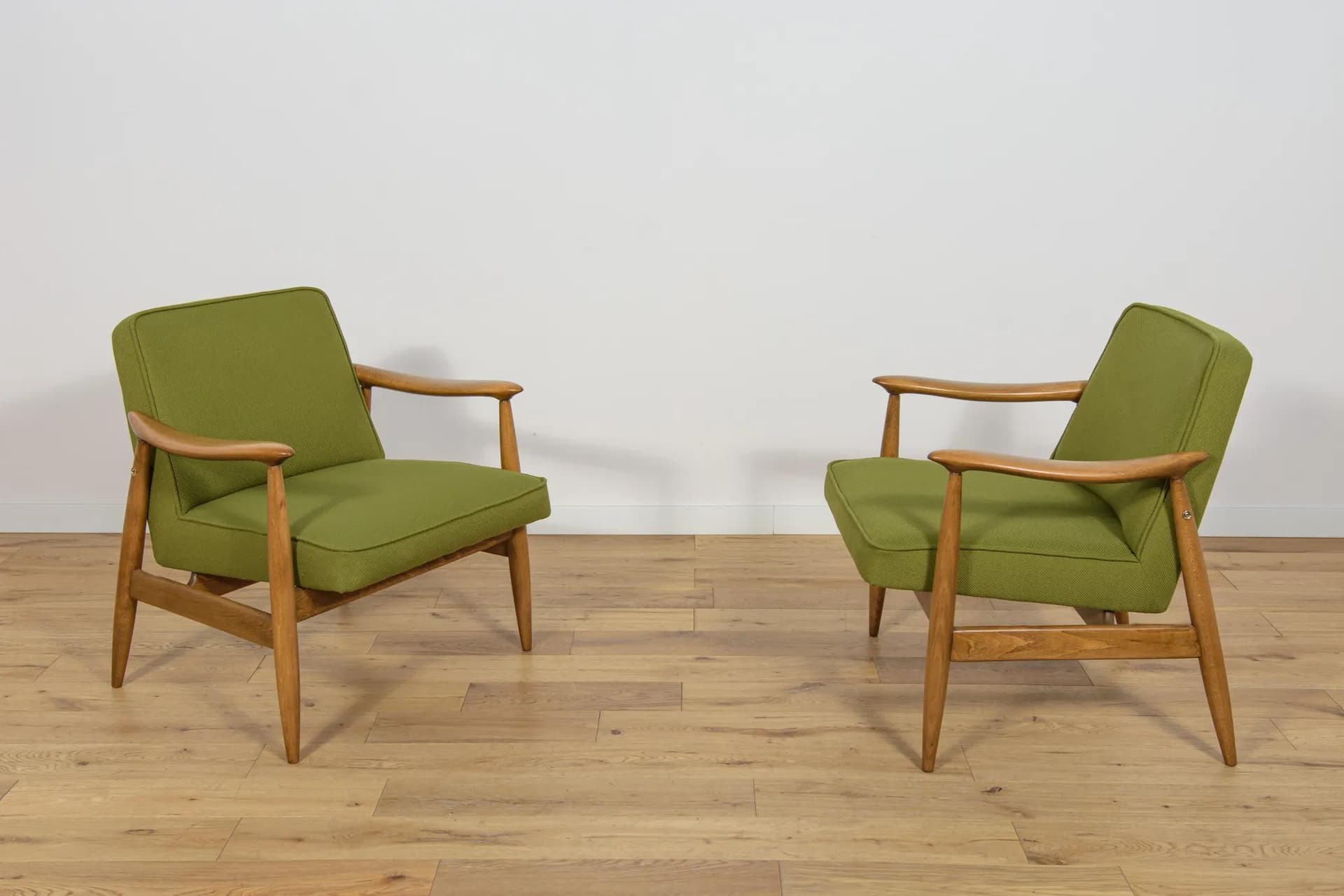 Para foteli GFM-87, oliwkowy, dąb, proj. J. Kędziorek, Polska, lata 70. - 69768