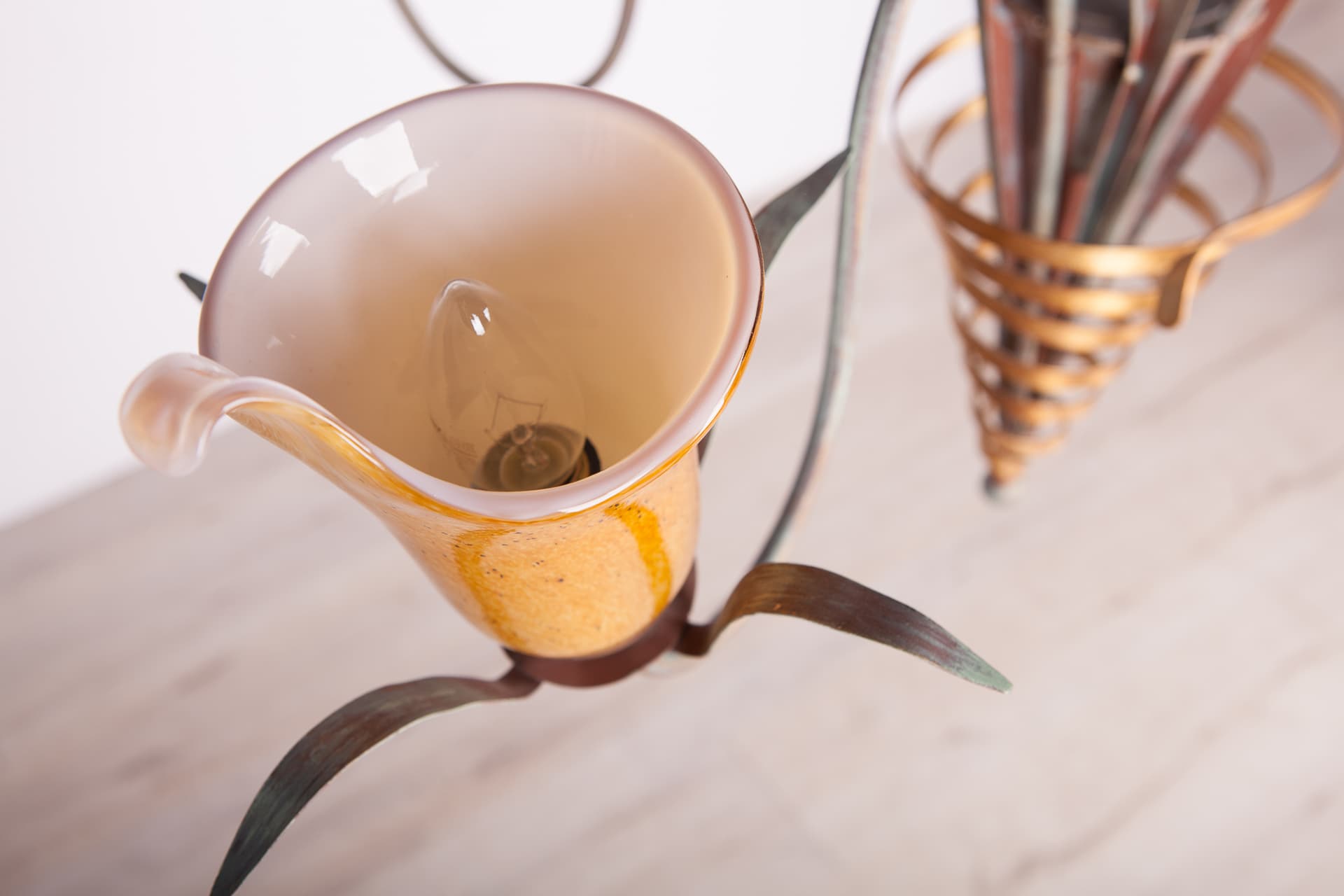 Żyrandol neosecesyjny, żółty, metal, porcelana, Włochy, lata 70. - 69759