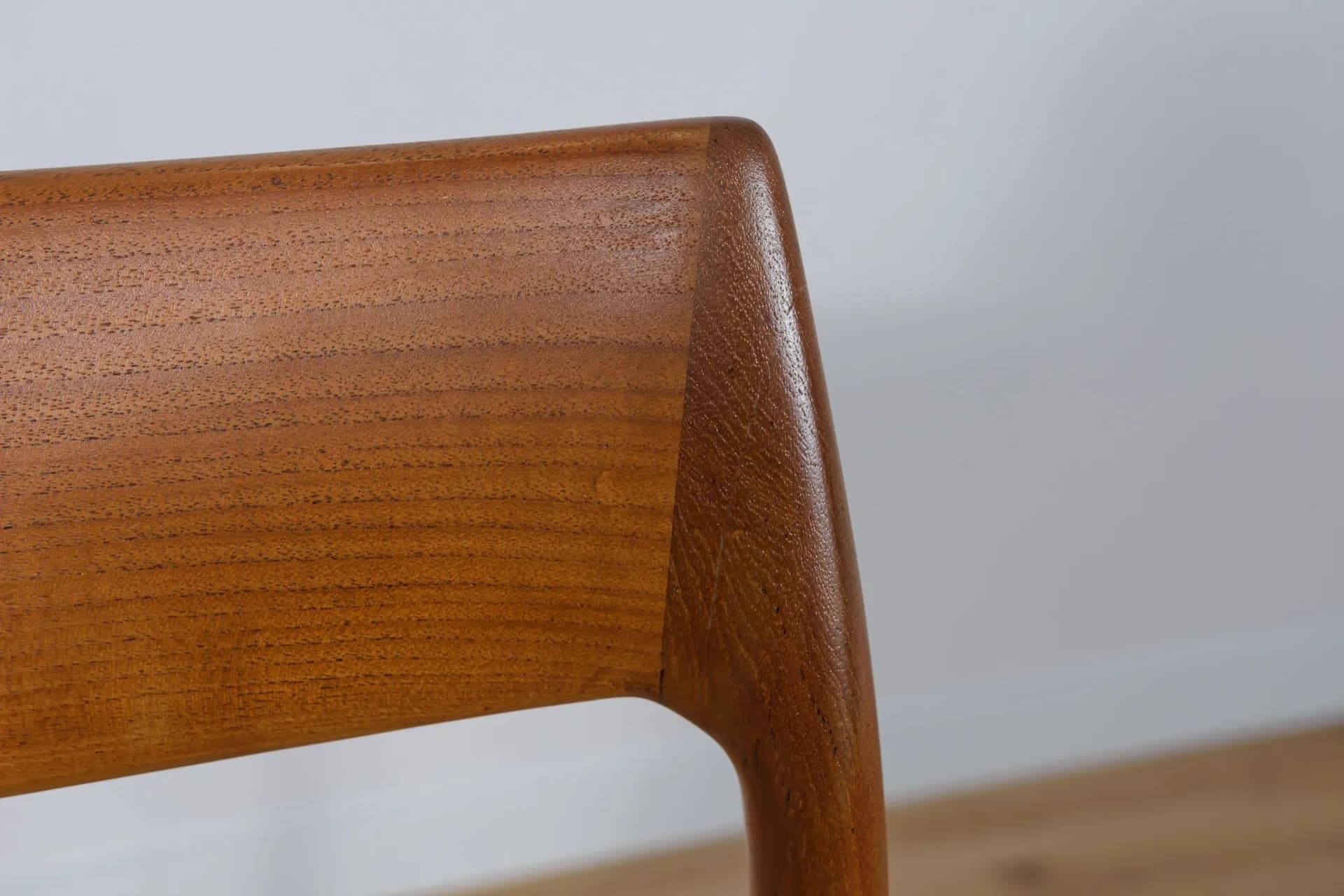 Komplet czterech krzeseł Model 77, teak jasnobrązowy, proj. N. O. Møller, Dania, lata 50. - 72877