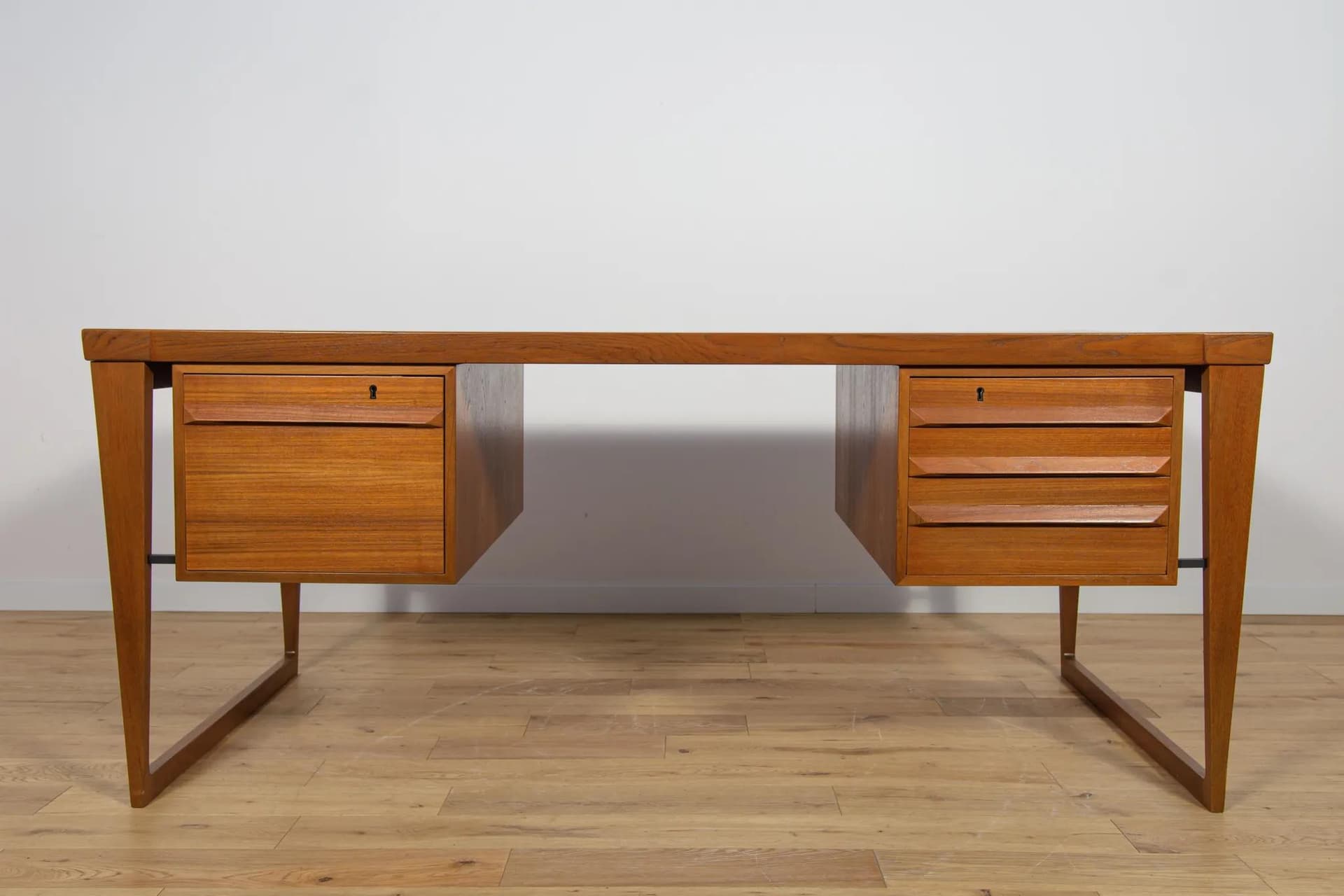 Biurko Model 70, teak brązowy, proj. K. Kristiansen, Feldballes Møbelfabrik, Dania, lata 60. - 72767