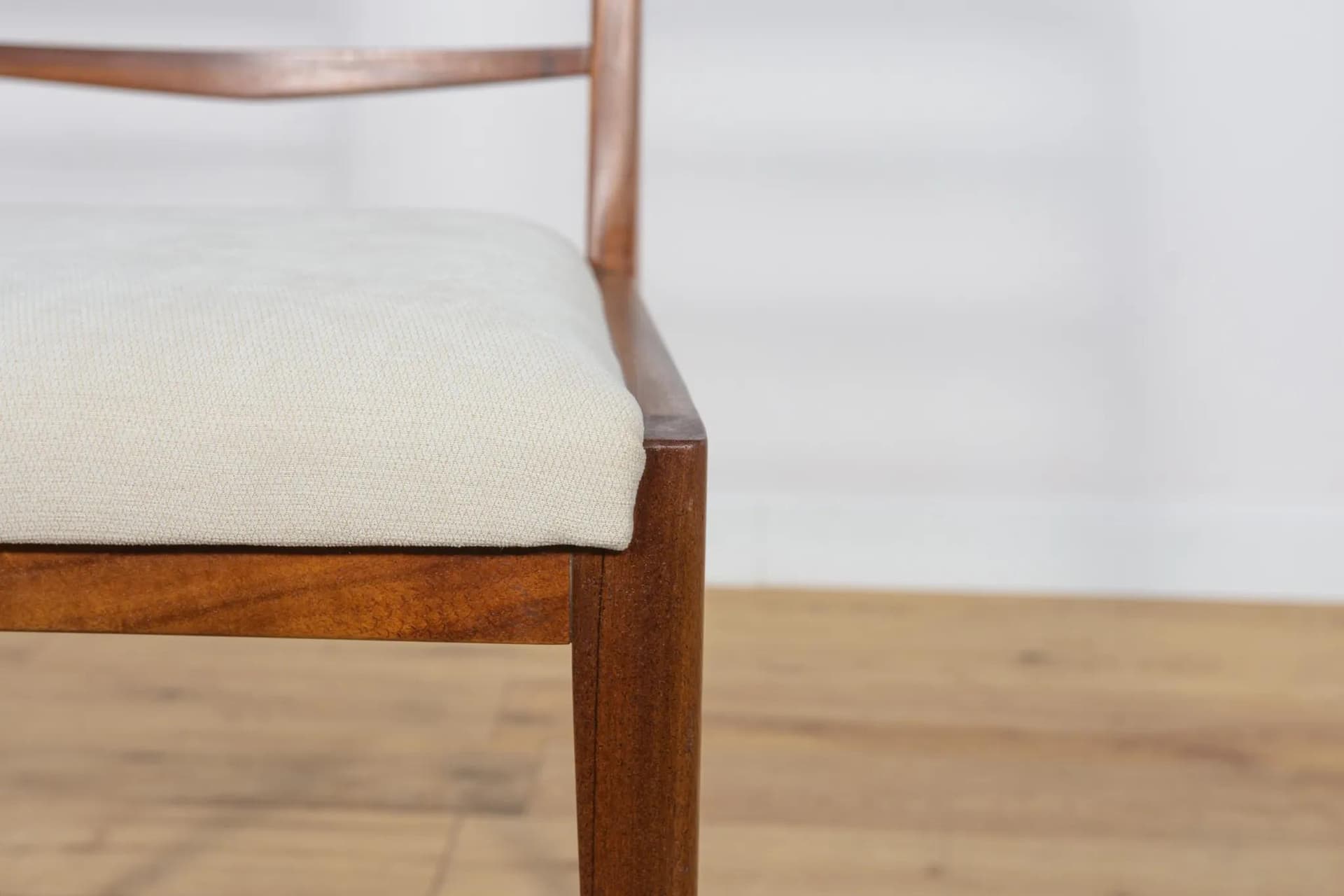 Set of six chairs and two armchairs, teak, ivory white, McIntosh, United Kingdom, 1960s. - 72634