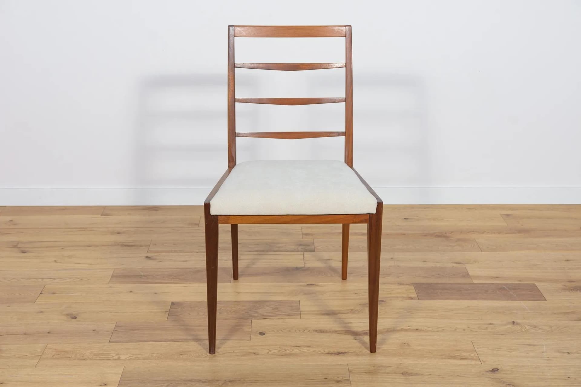 Set of six chairs and two armchairs, teak, ivory white, McIntosh, United Kingdom, 1960s. - 72635