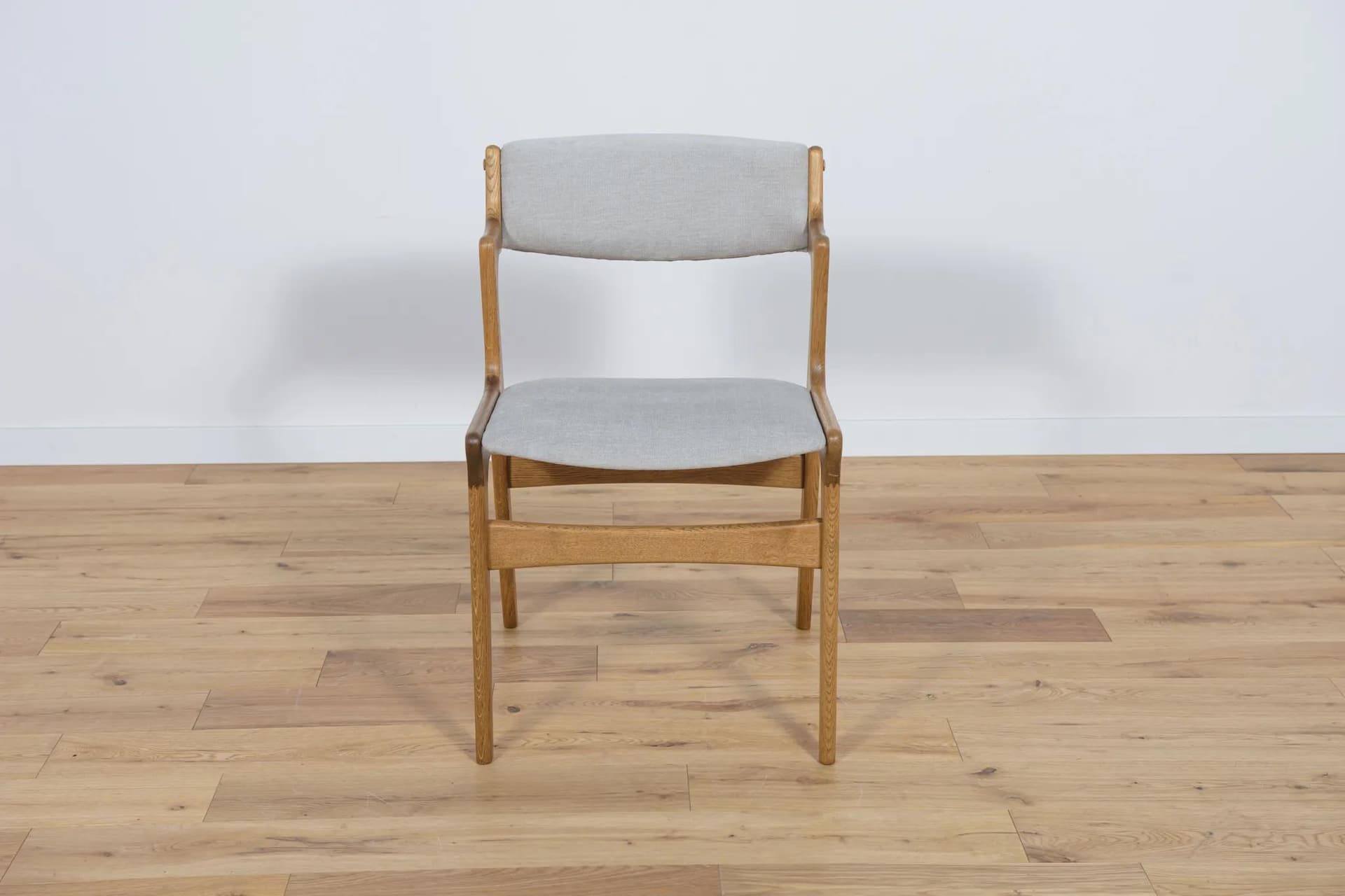 Komplet czterech krzeseł, dąb brązowy, wełna szara, Nova Mobler, Dania, lata 60. - 72621