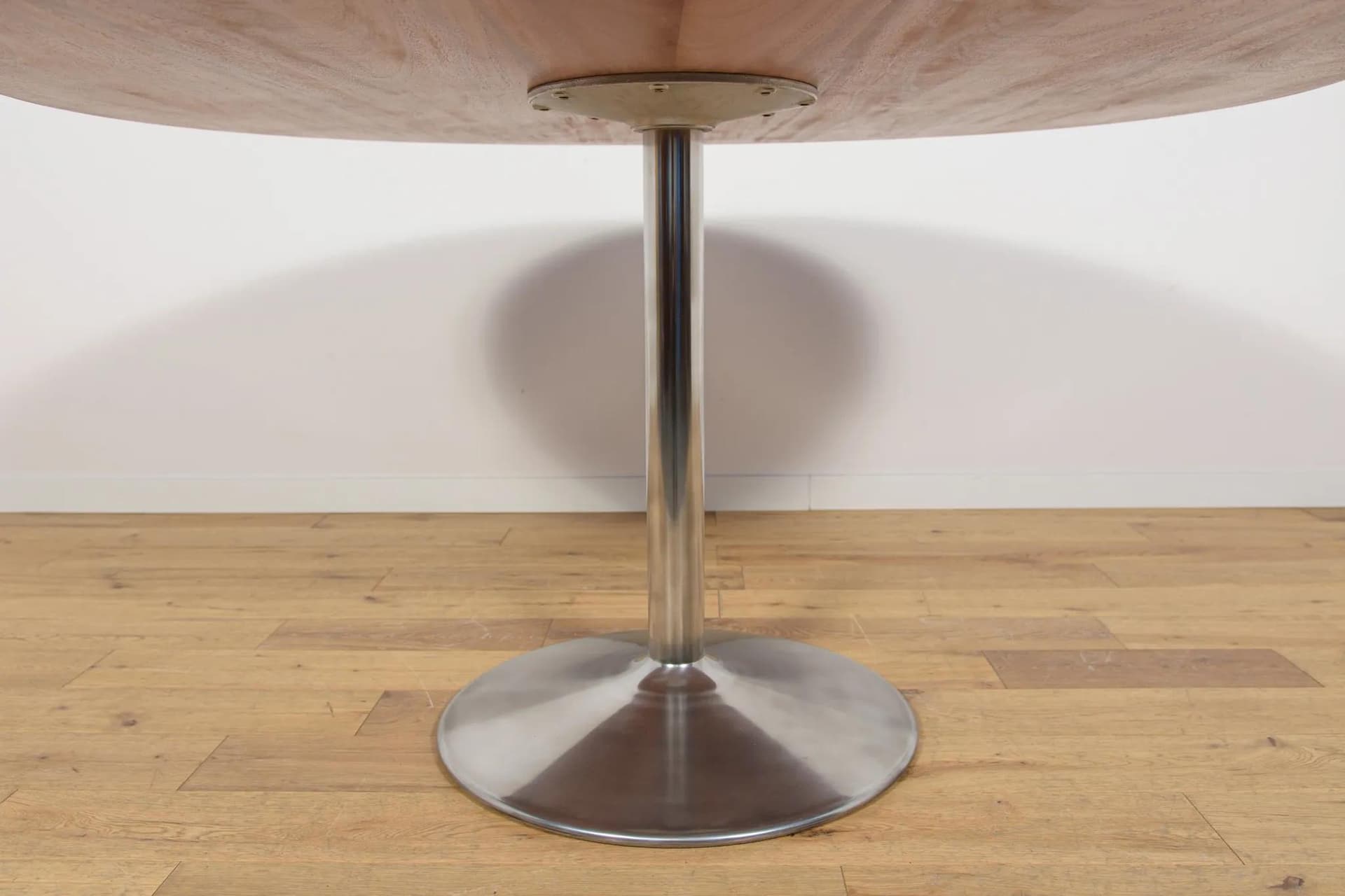 Stół okrągły, fornir Jatoba brązowy, aluminium srebrny, Dania, lata 70. - 72597