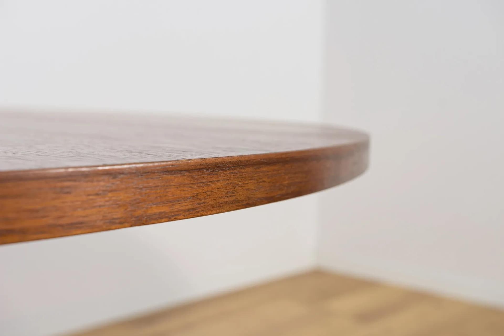 Stół okrągły, fornir Jatoba brązowy, aluminium srebrny, Dania, lata 70. - 72595